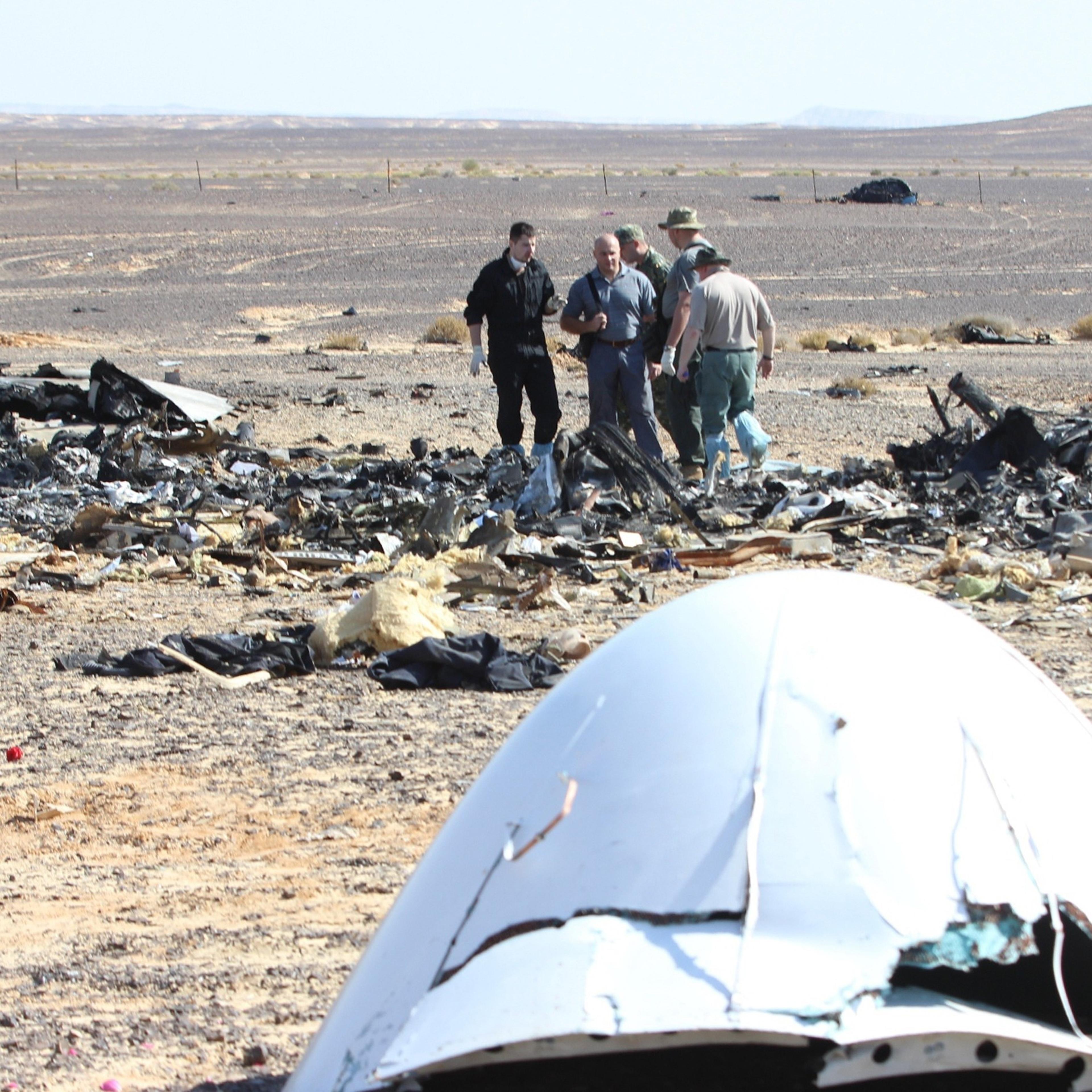 Russian officials at Russian airliner's crash site in Egypt