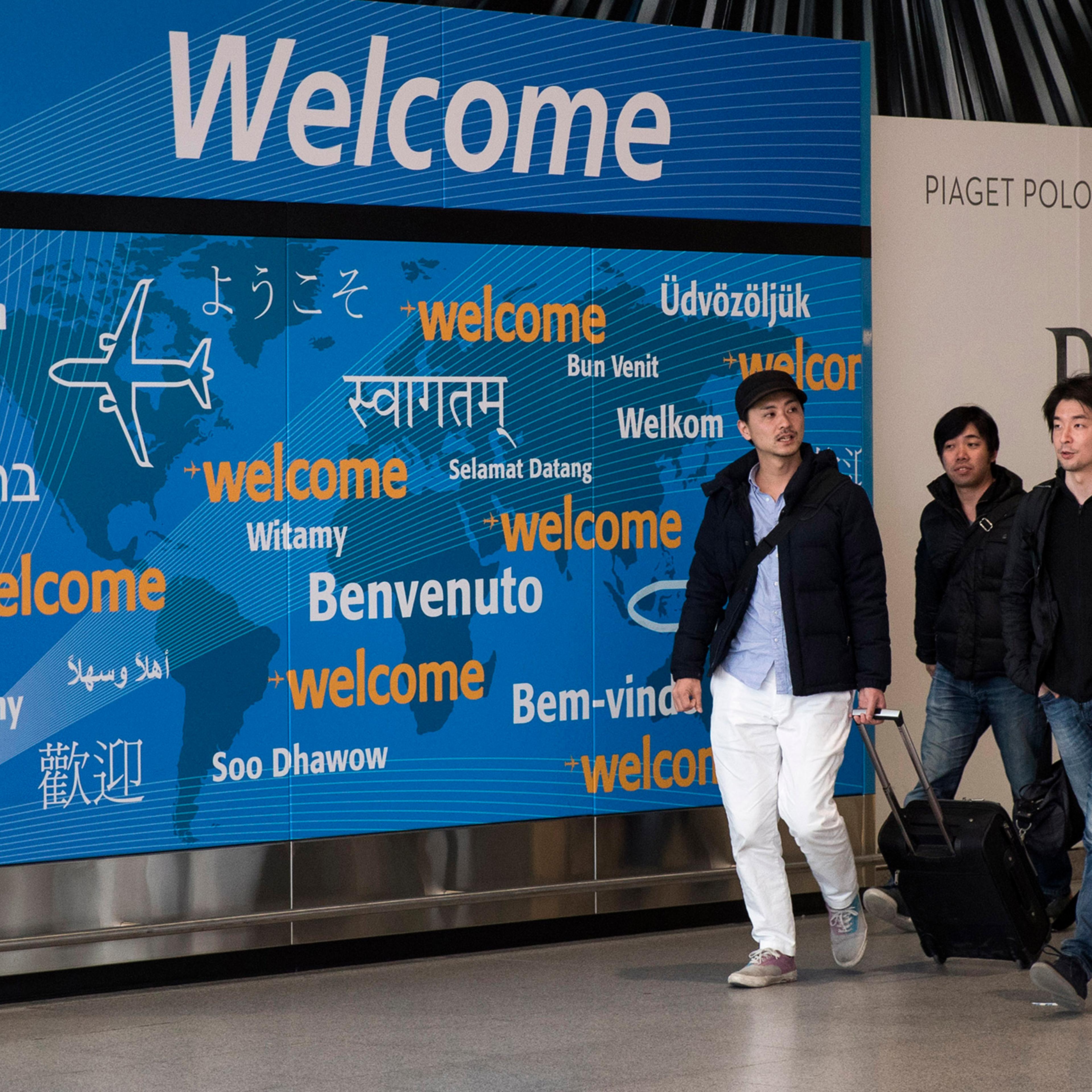 170315-travel-ban-immigration-airport