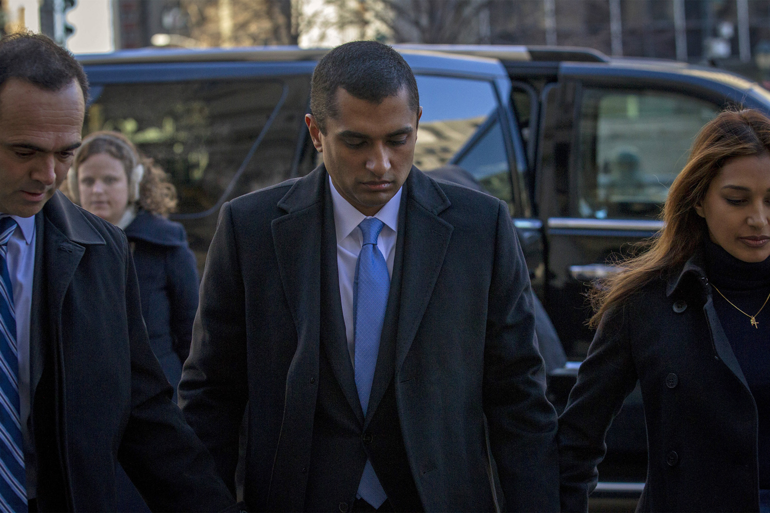 Former SAC Capital portfolio manager Mathew Martoma (C) arrives at the Manhattan Federal Courthouse with his lawyer in New York, January 7, 2014. Martoma is charged with using confidential information provided by two doctors involved in clinical trial to
