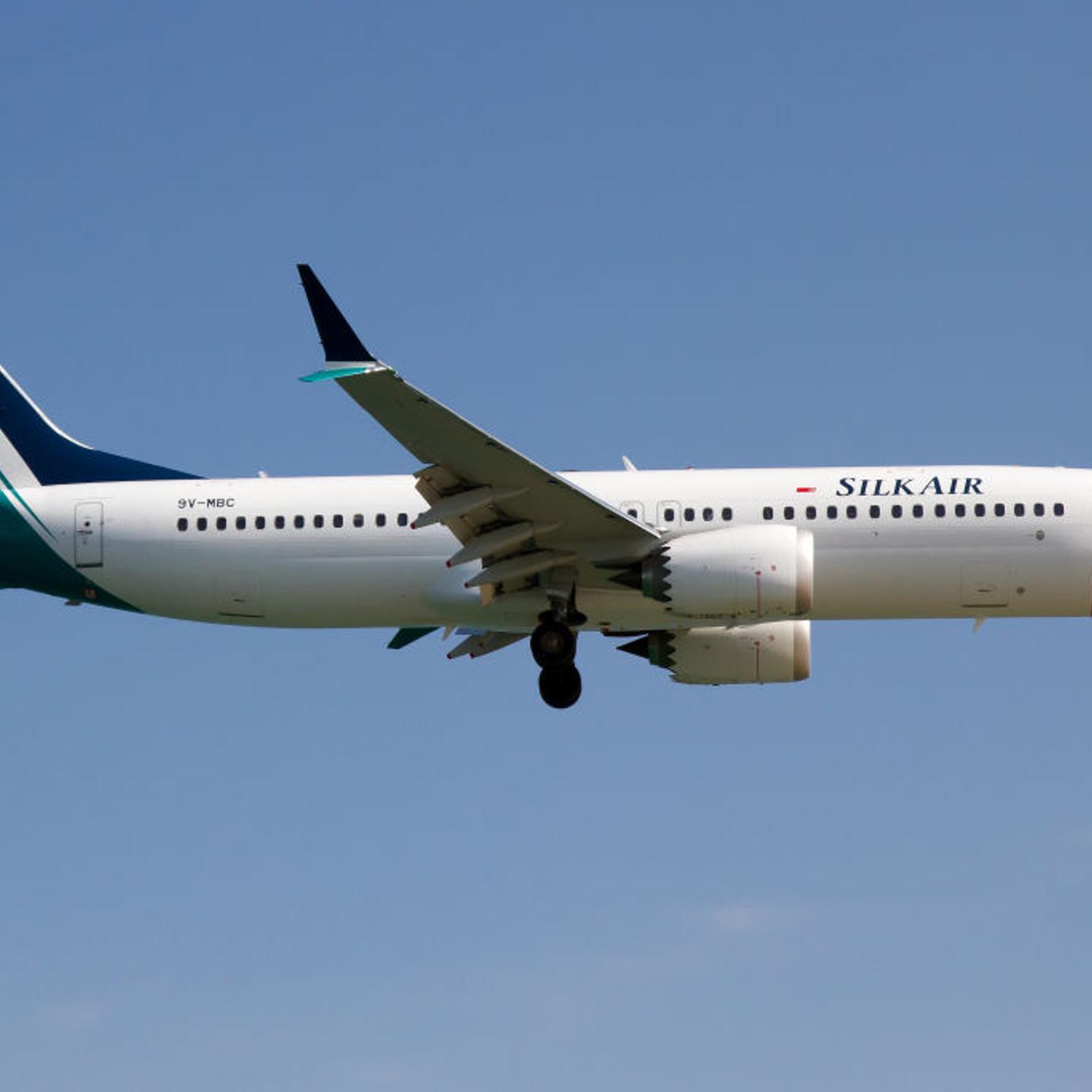 Silk Air Boeing 737-800 MAX landing at Phuket airport