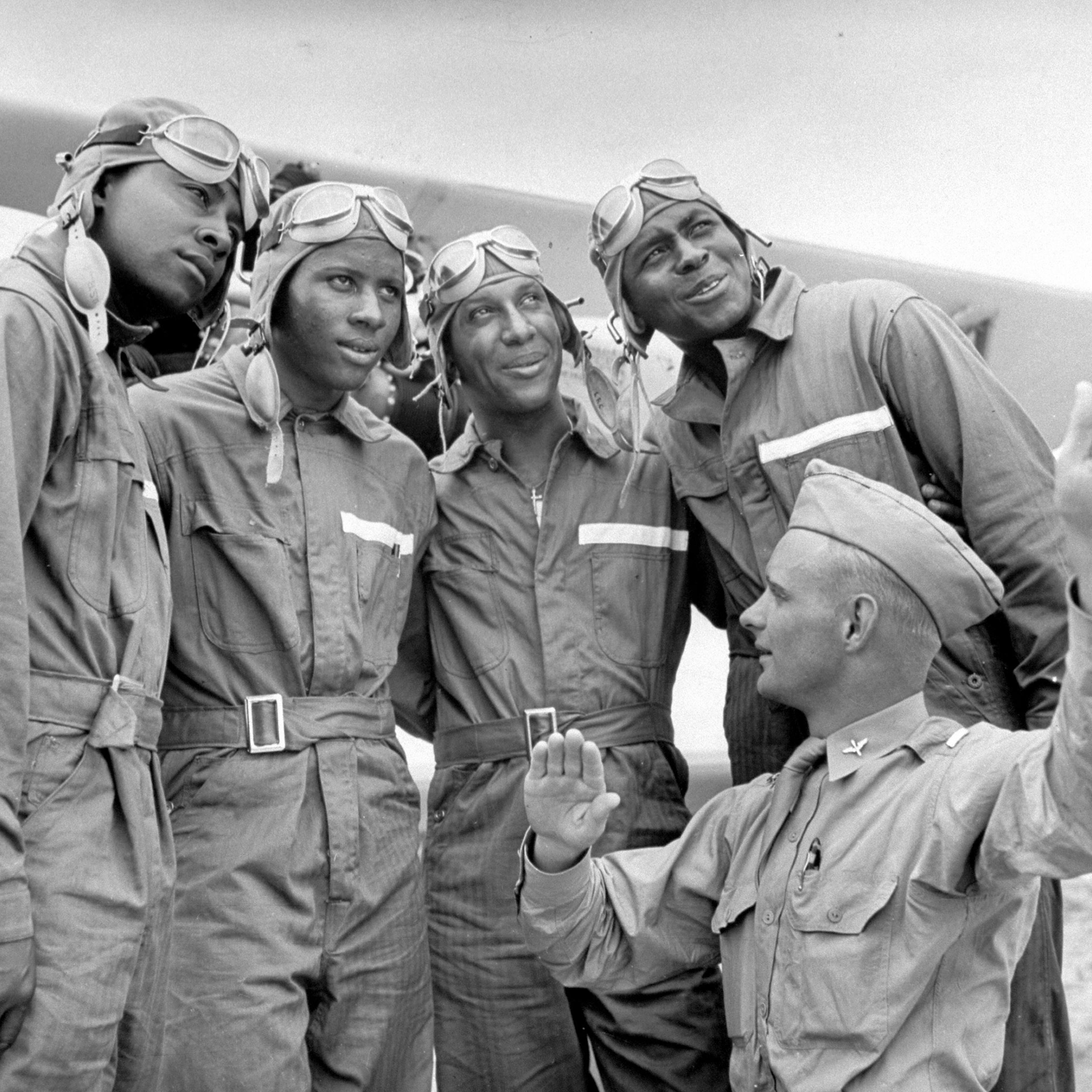 Flying cadets hear a brief lecture on wind currents from Lieutenant McCune.