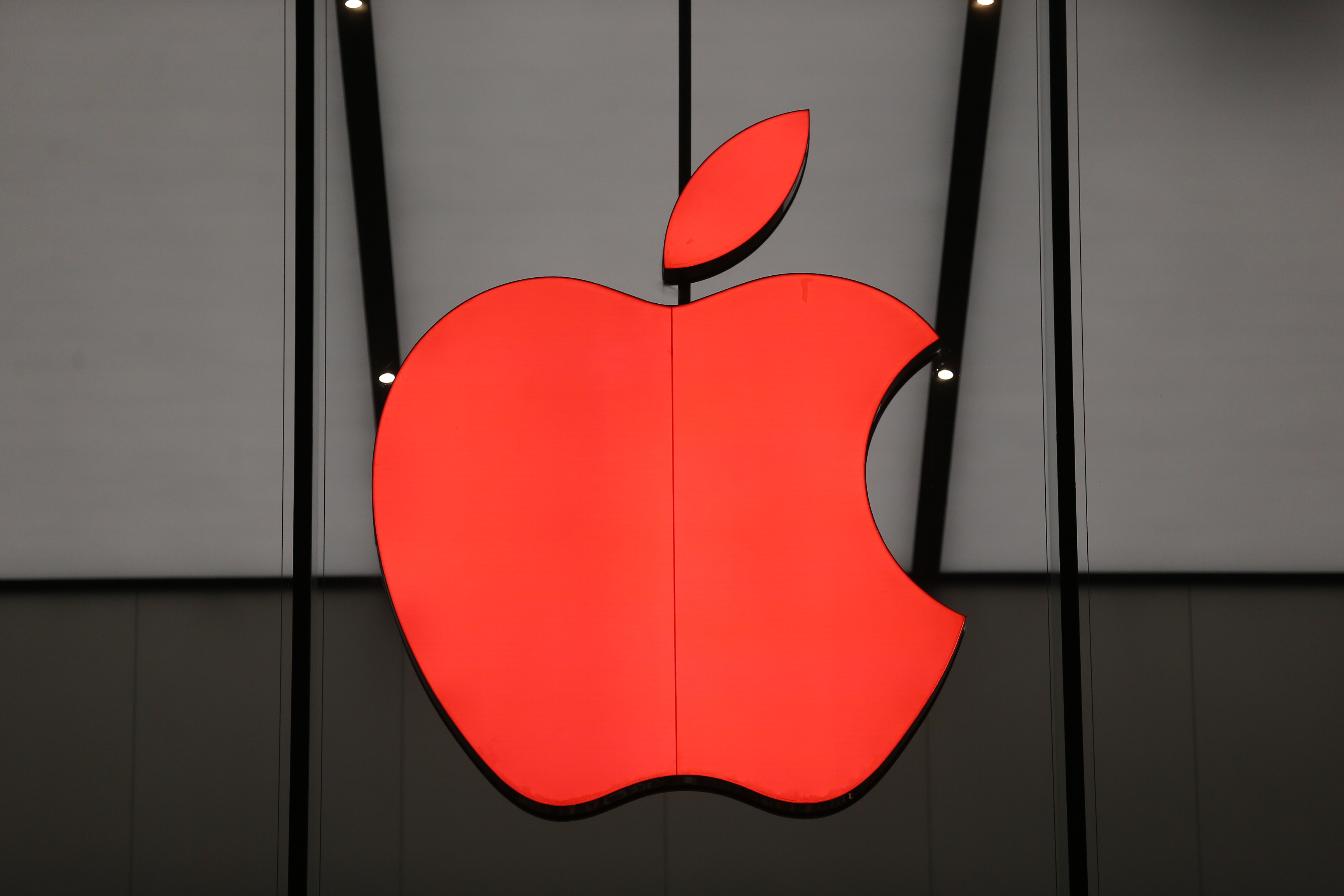 apple-logo-ceo-changes-2015