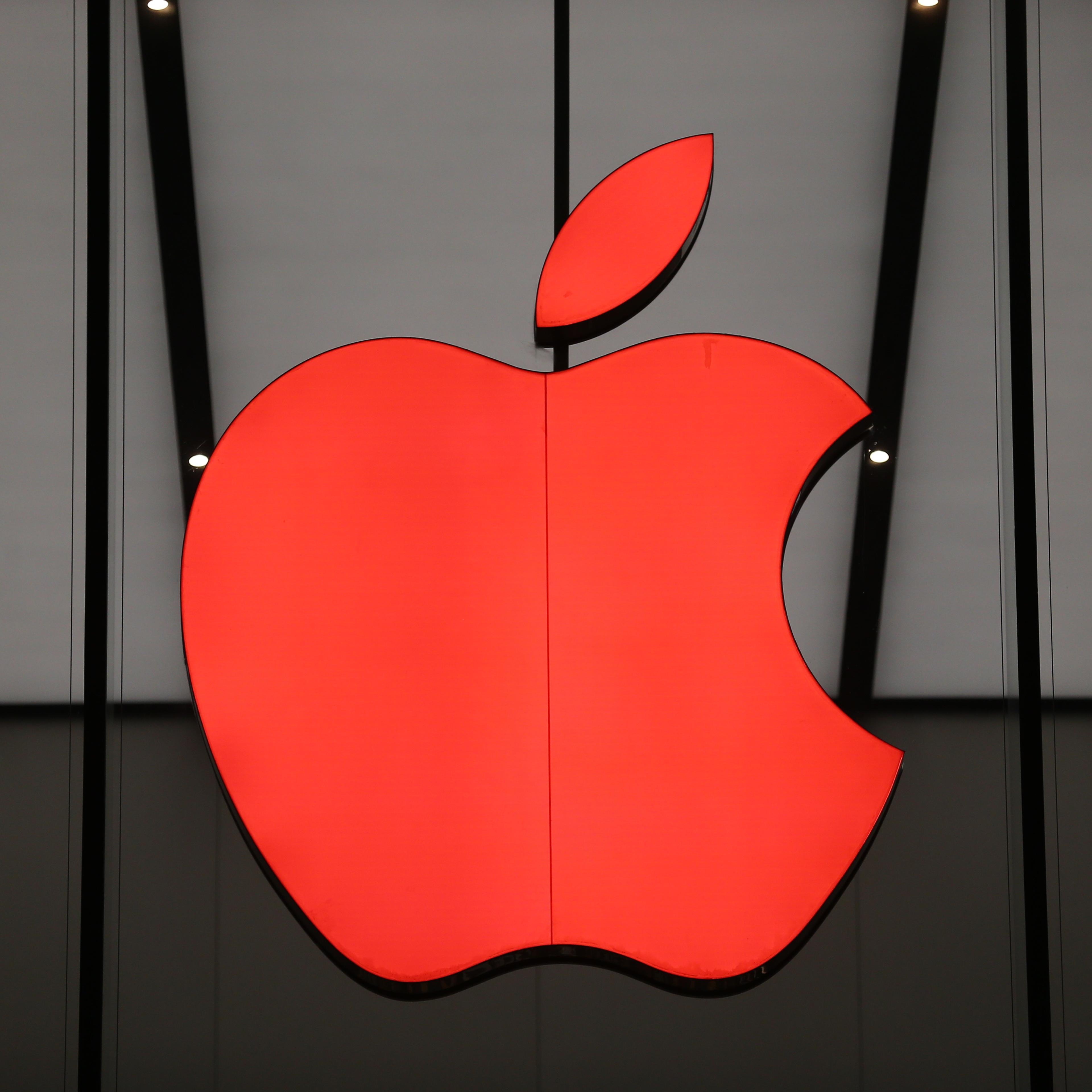 apple-logo-ceo-changes-2015