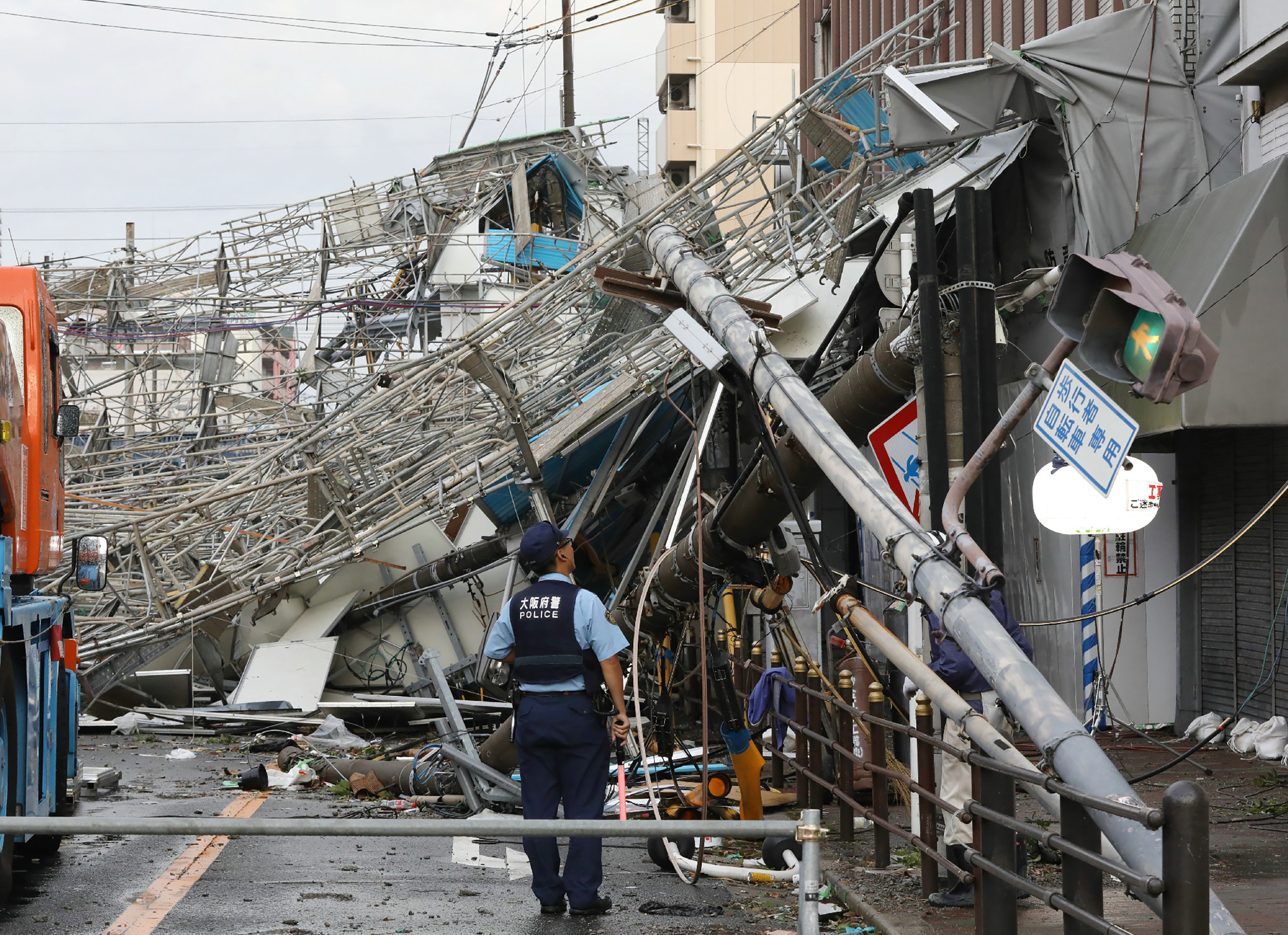 TOPSHOT-JAPAN-WEATHER-TYPHOON
