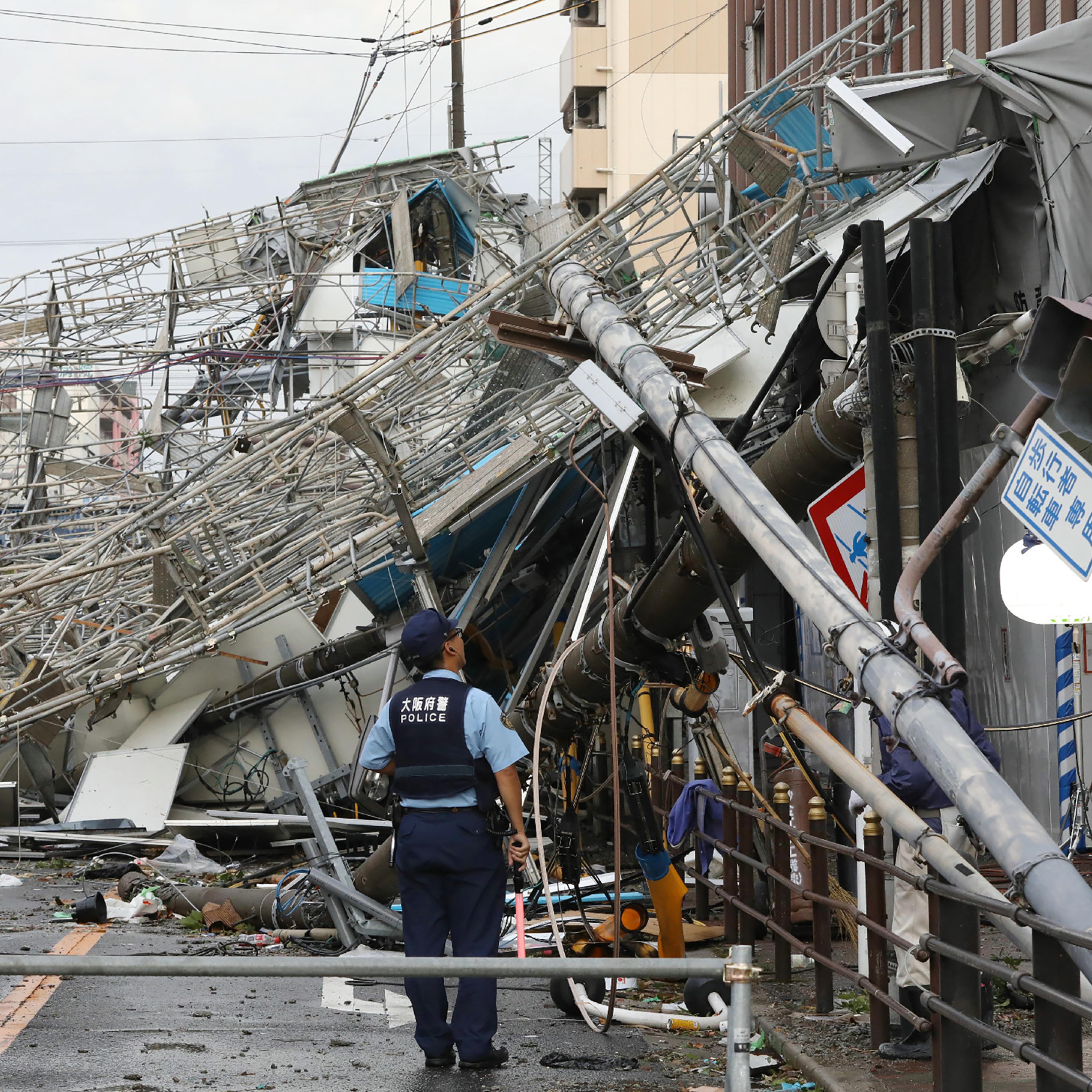 TOPSHOT-JAPAN-WEATHER-TYPHOON