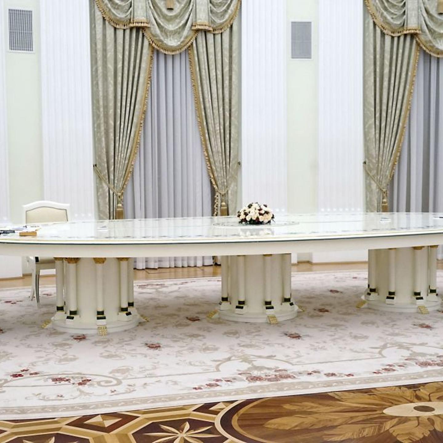 TOPSHOT-RUSSIA-FRANCE-POLITICS-DIPLOMACY-CONFLICT