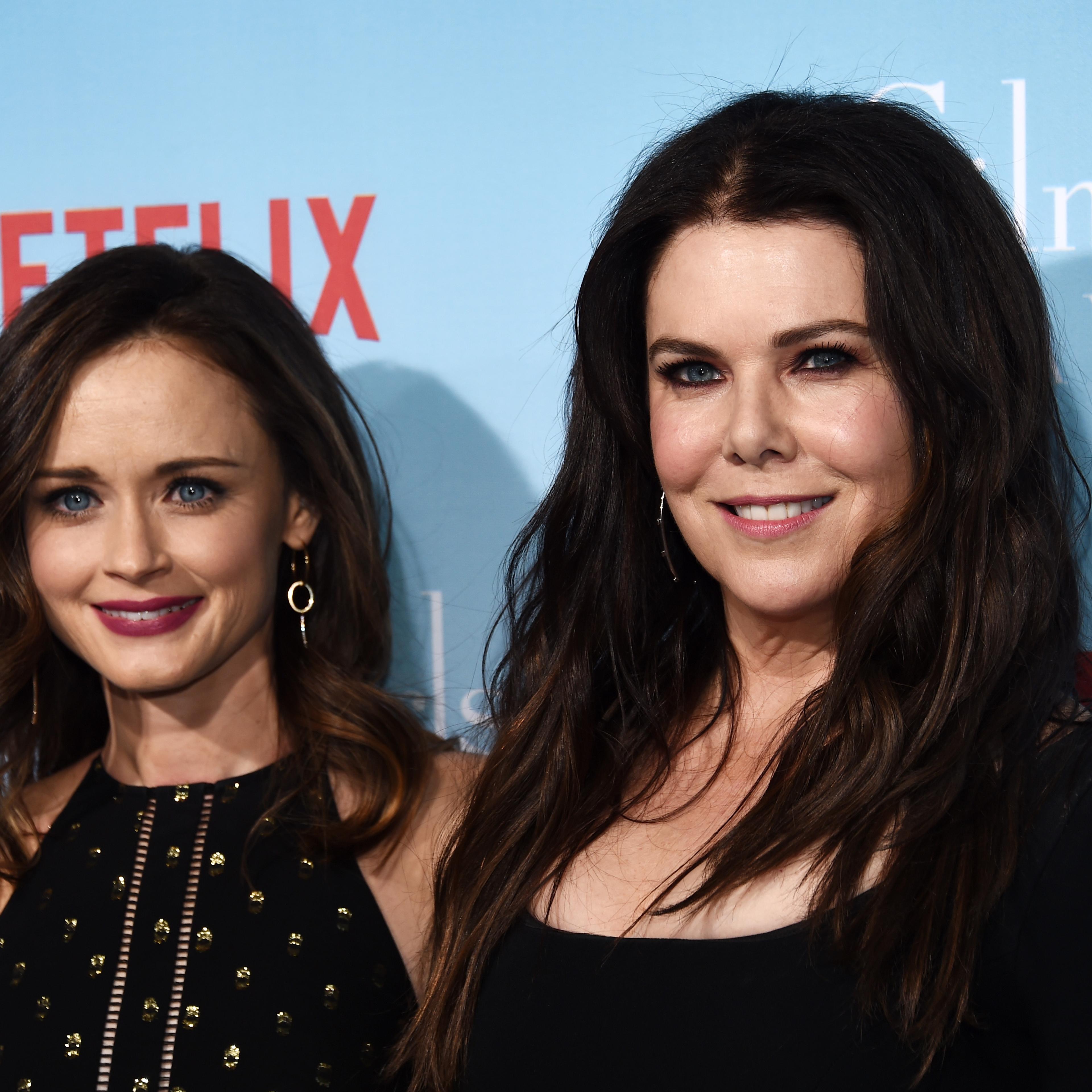 Actresses Alexis Bledel (L) and Lauren Graham arrive at the premiere of Netflix's "Gilmore Girls: A Year In The Life" at the Regency Bruin Theatre on November 18, 2016 in Los Angeles, California.
