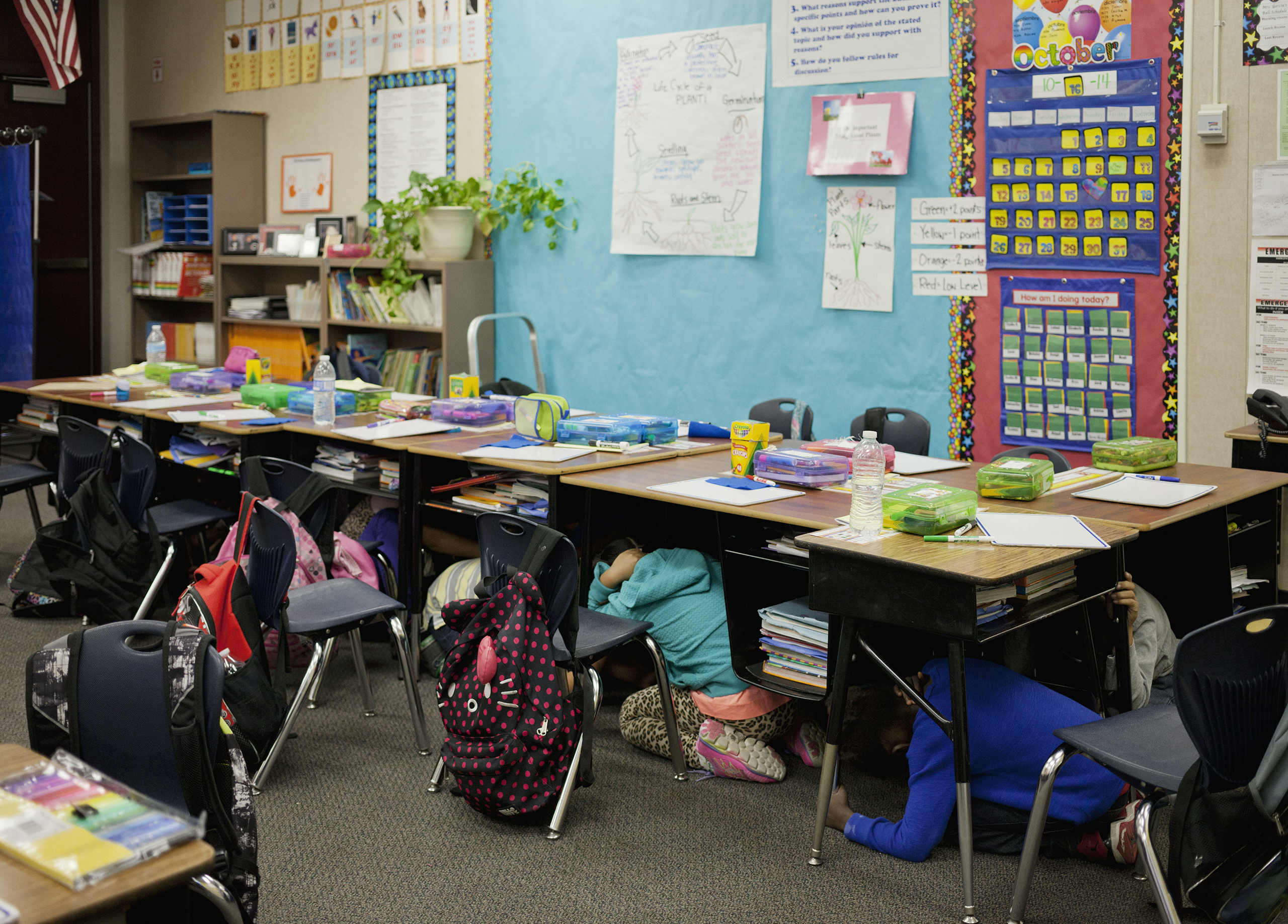 San Andreas Fault, California: Earthquake drill at Bonnie Oehl Elementary in Highland, San Bernardino County.Photo: Knut Egil Wang/Moment/Institute