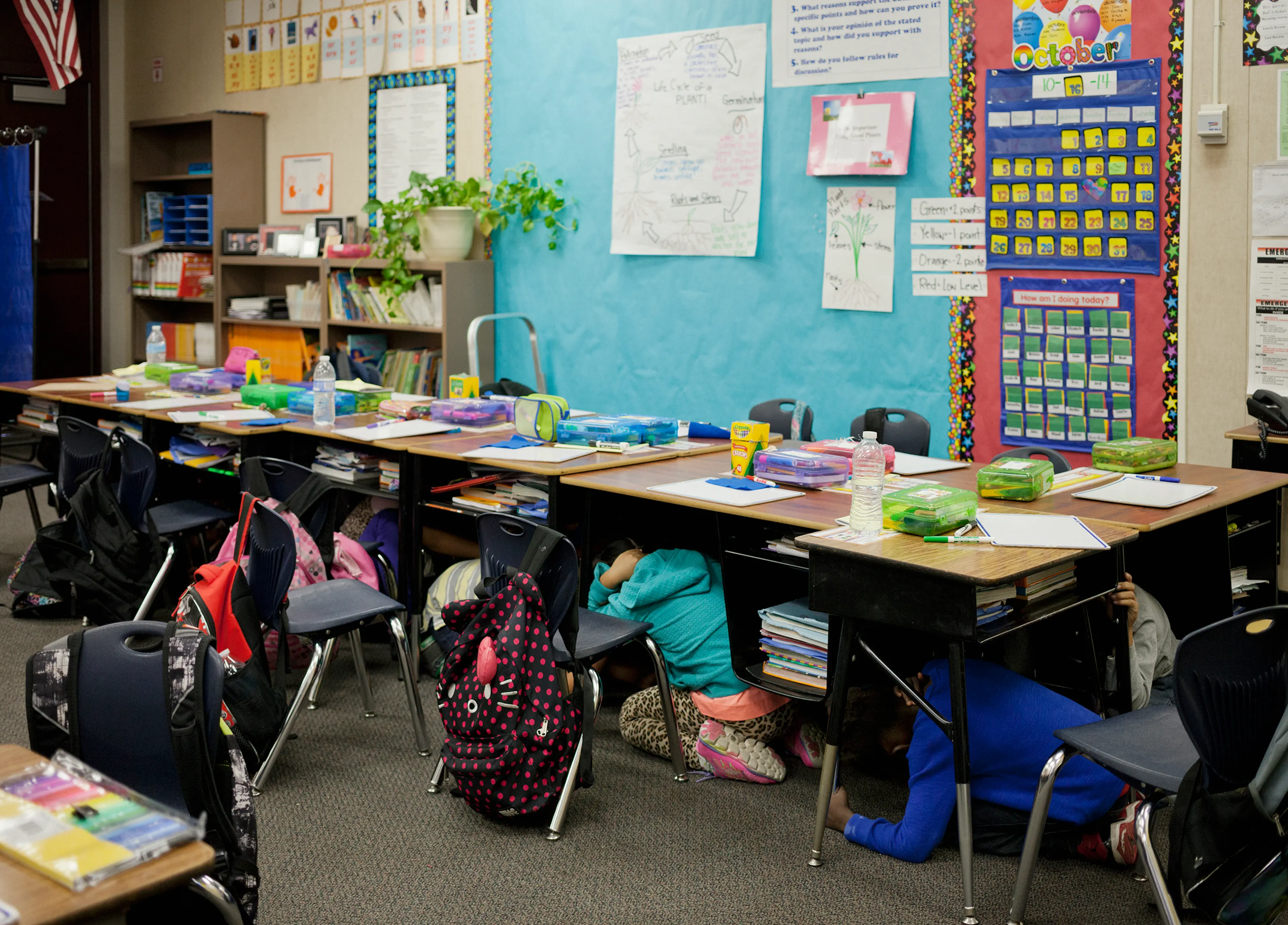 San Andreas Fault, California: Earthquake drill at Bonnie Oehl Elementary in Highland, San Bernardino County.Photo: Knut Egil Wang/Moment/Institute