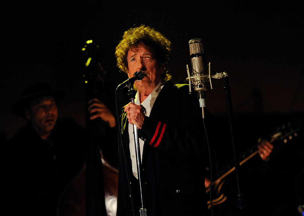 Musical guest Bob Dylan performs on the Late Show with David Letterman, Tuesday May 19, 2015 on the CBS Television Network.Photo: Jeffrey R. Staab/CBS©2015 CBS Broadcasting Inc. All Rights Reserved