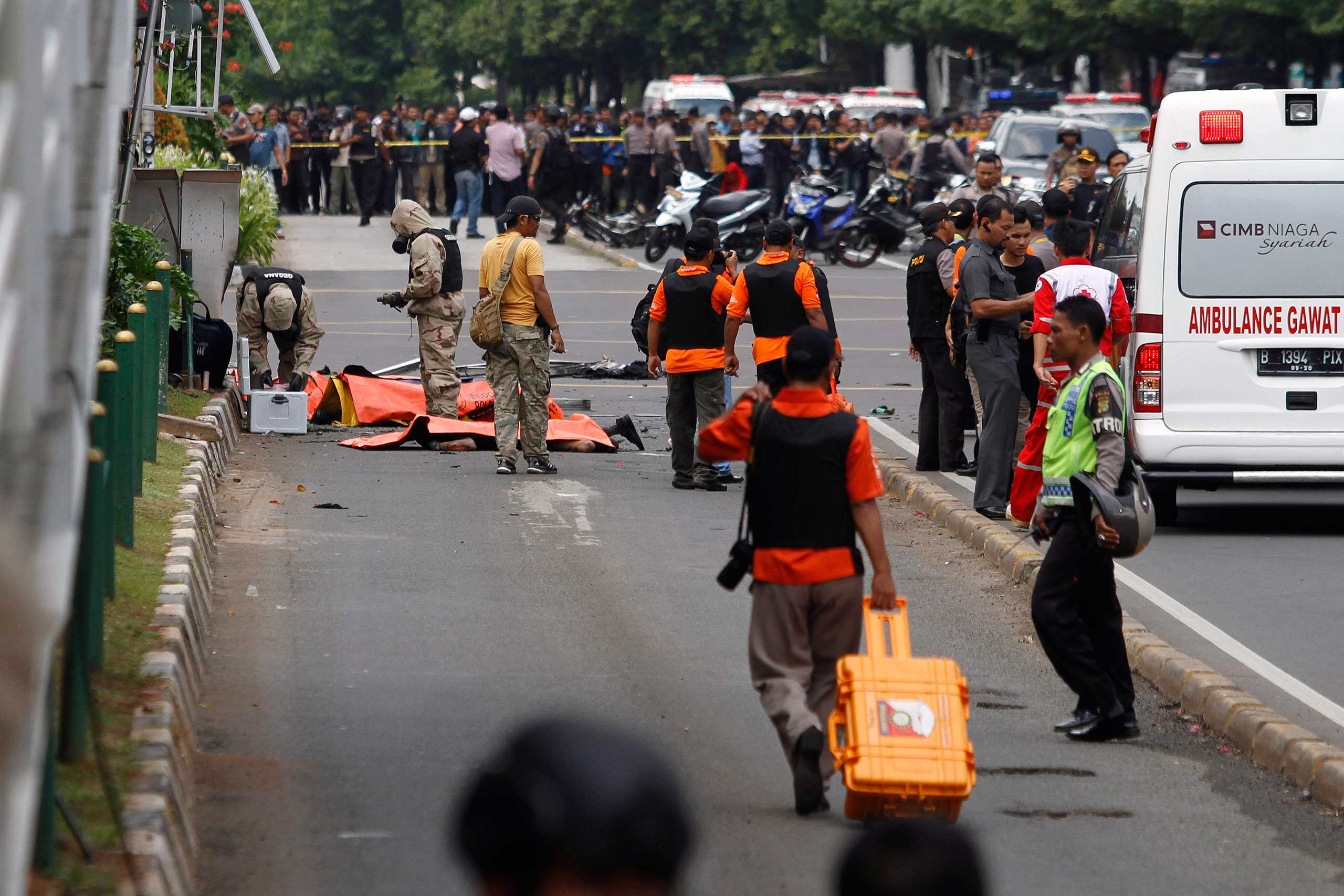 Special forces officers identify victims at the scene of a bomb blast in Jakarta, Indonesia, Jan. 14, 2016. Seven people, including several suspected attackers, died in bomb blasts and gunfire in the center of the Indonesian capital in what the country's