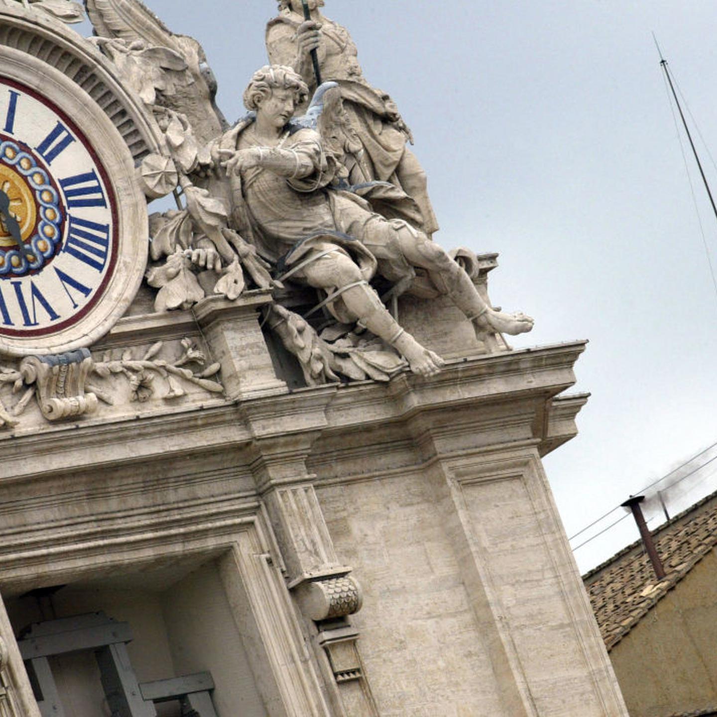 VATICAN-POPE-CONCLAVE-SMOKE