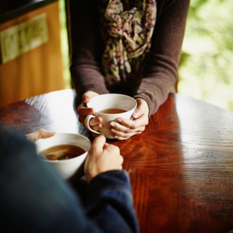 two-women-tea