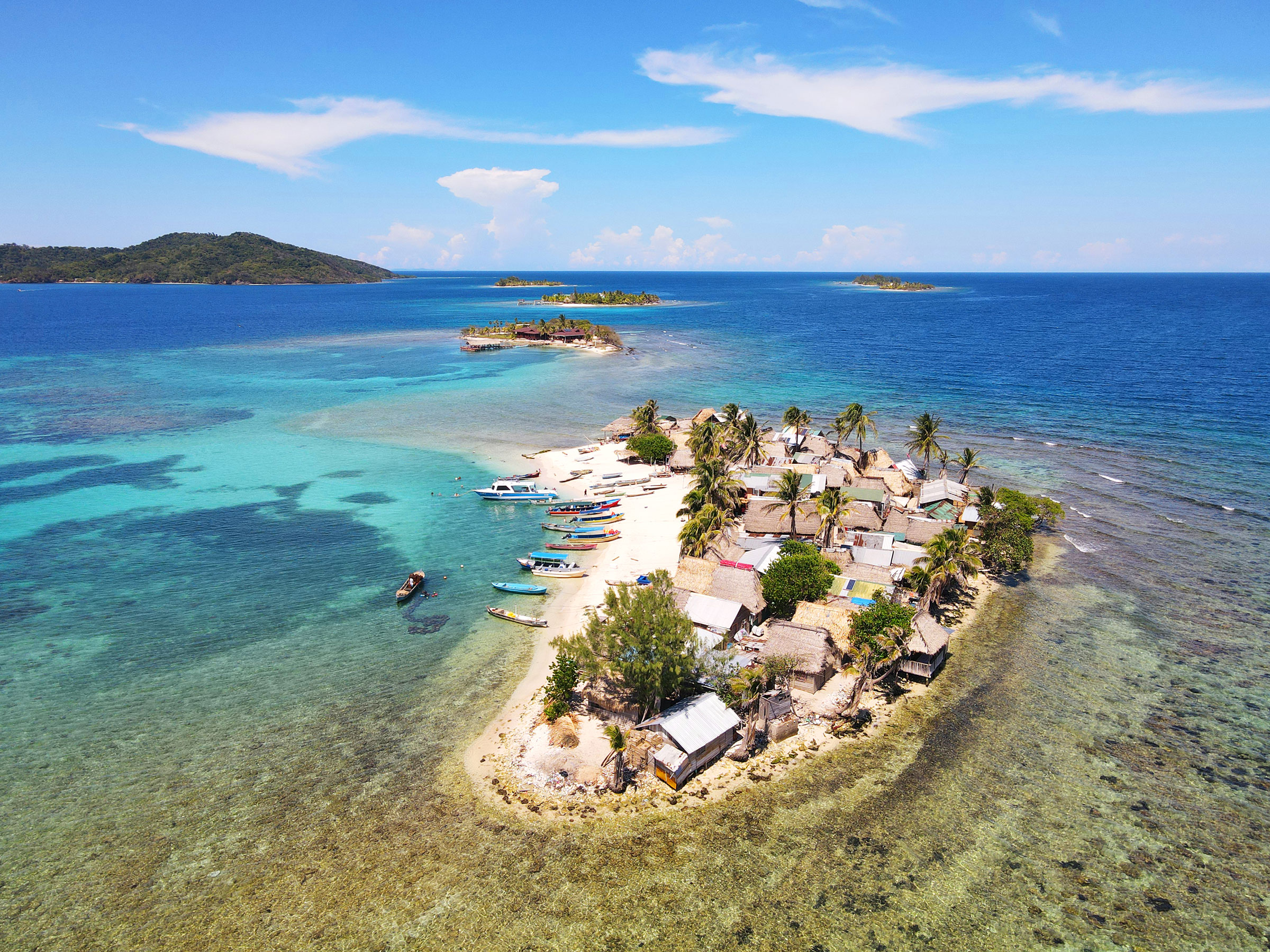 A view of Cayos Cochinos Archipelago, Roatan, Honduras.