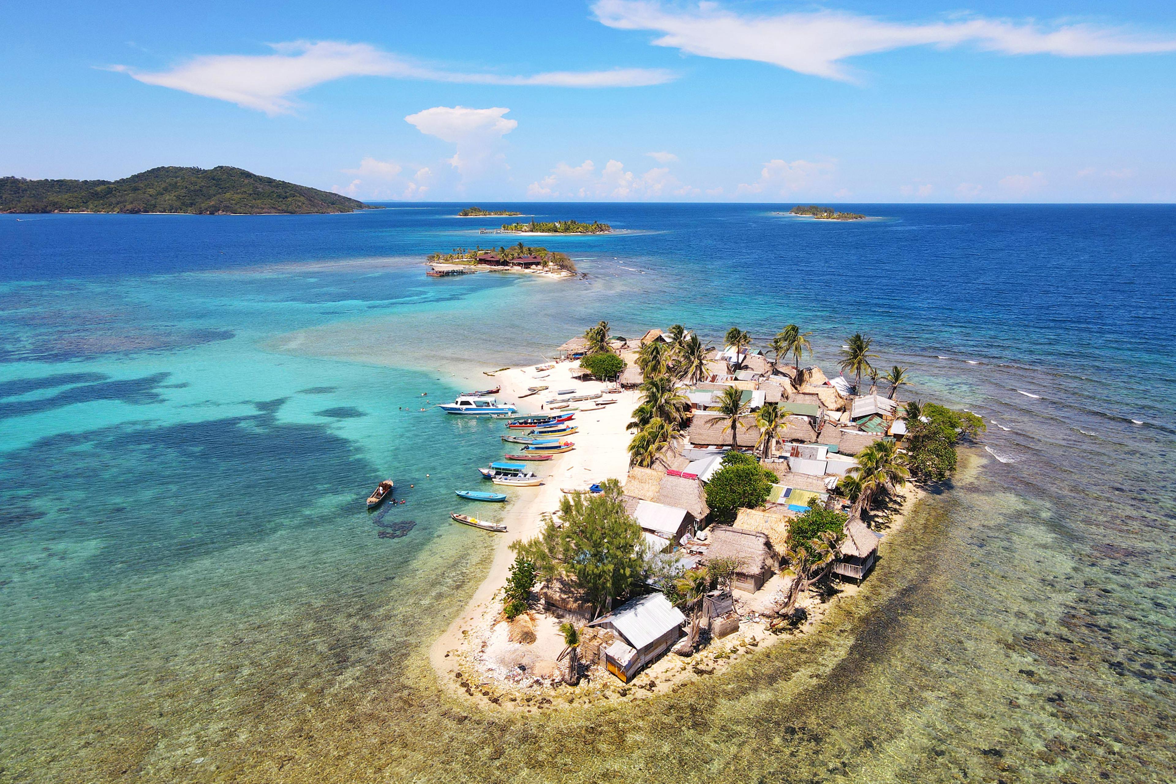 A view of Cayos Cochinos Archipelago, Roatan, Honduras.
