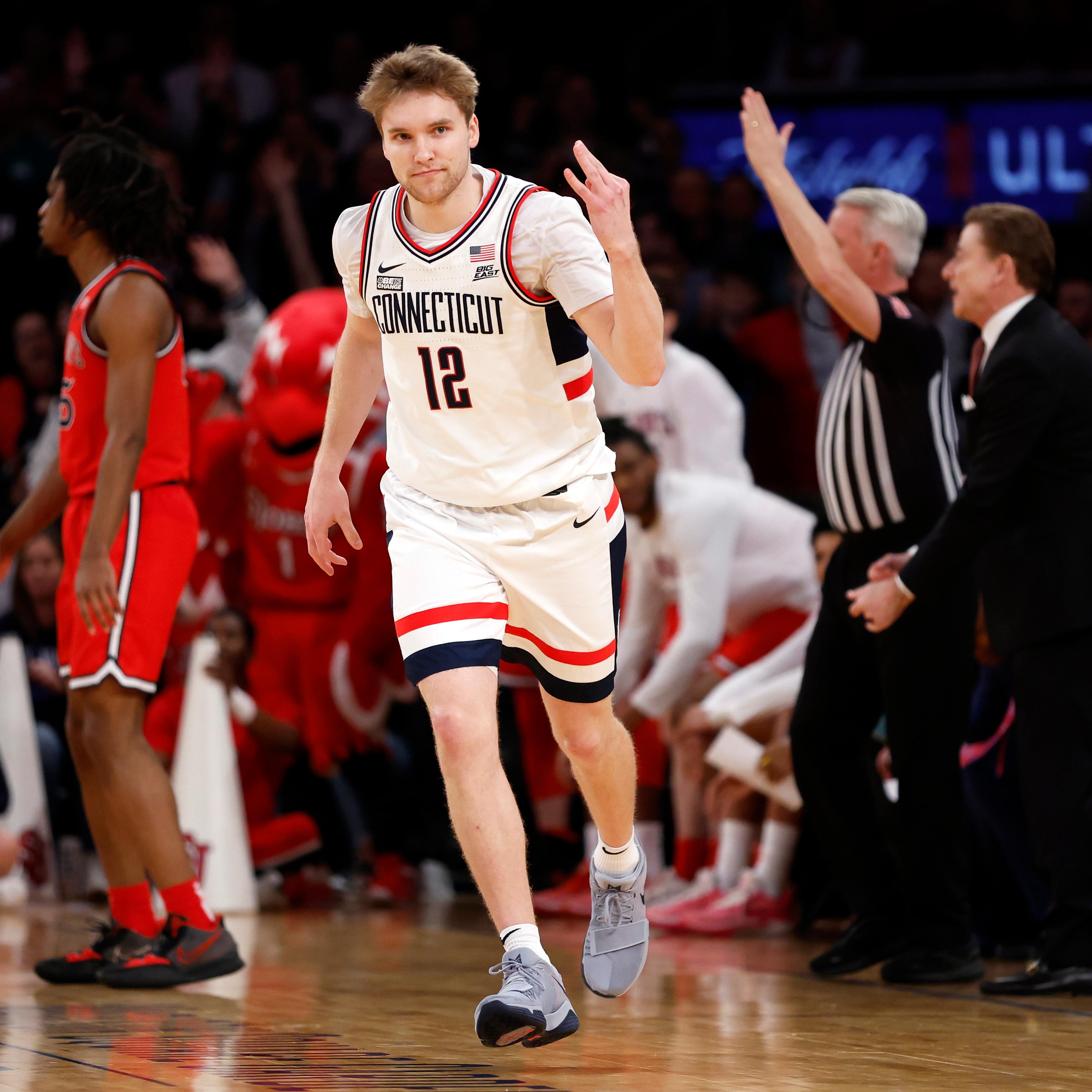 St. John's v Connecticut