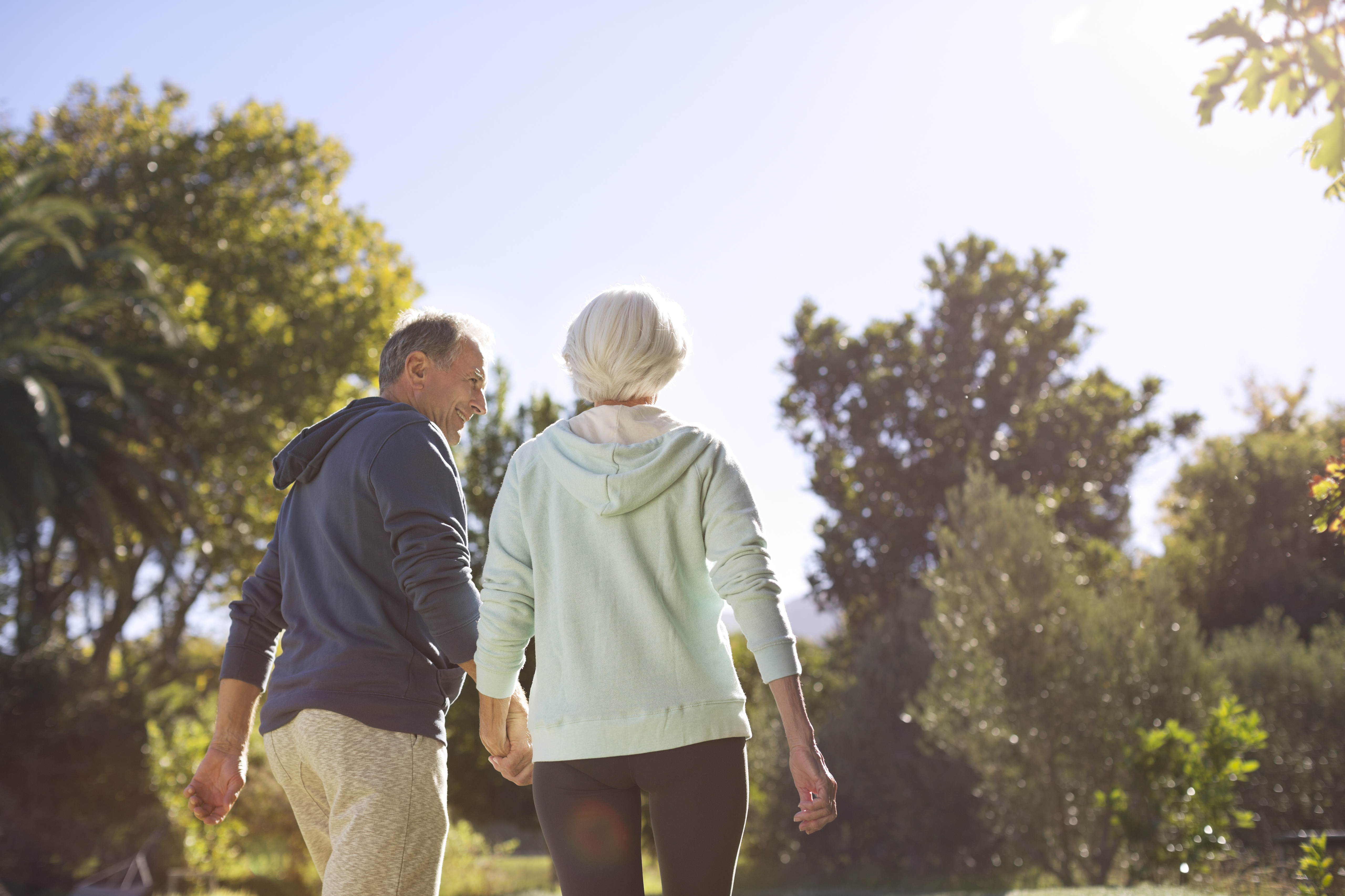 senior-couple-holding-hands