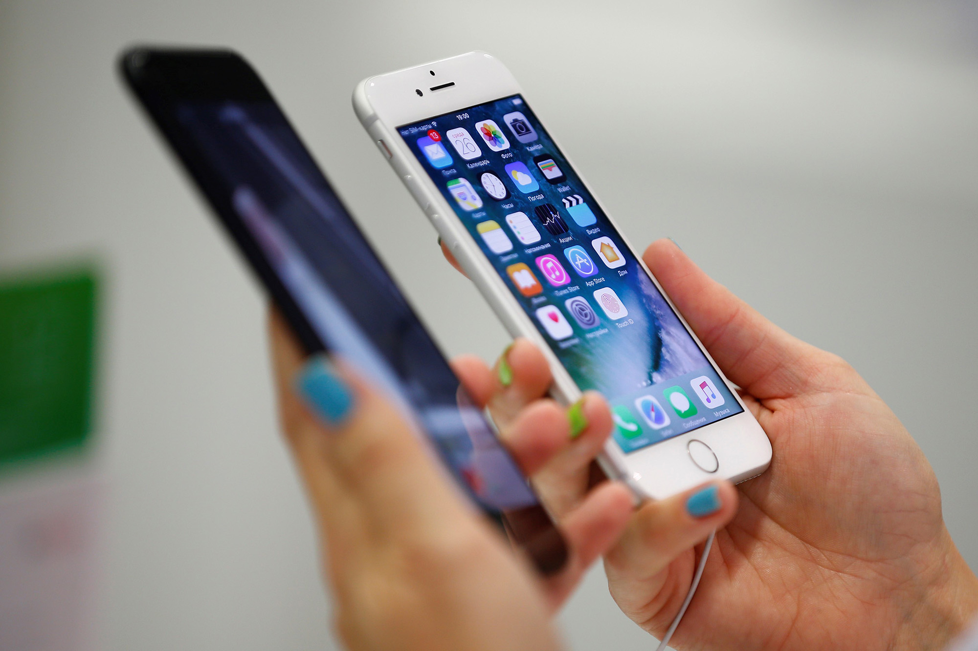 Apple launches iPhone models 7 and 7 plus in Russia