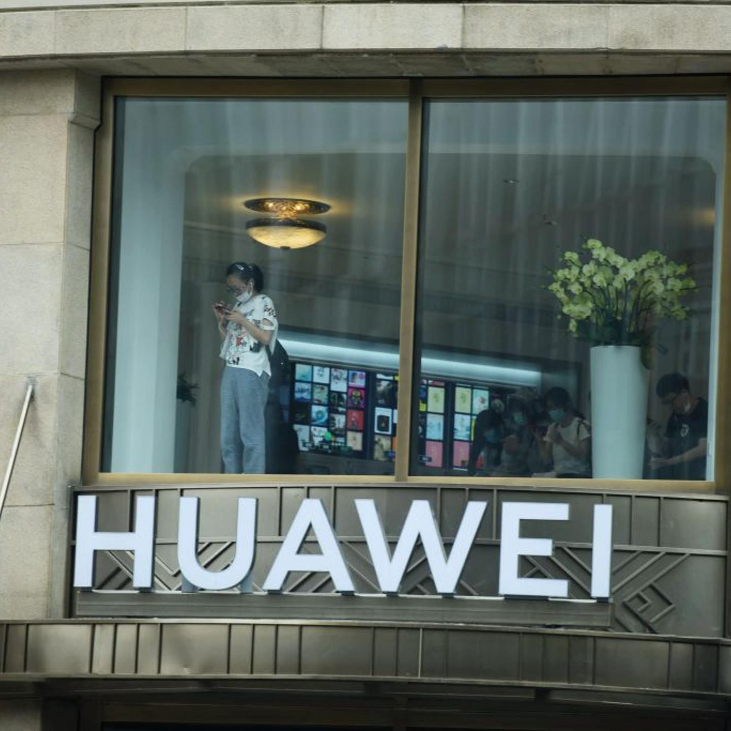 Huawei Global Flagship Store Opens