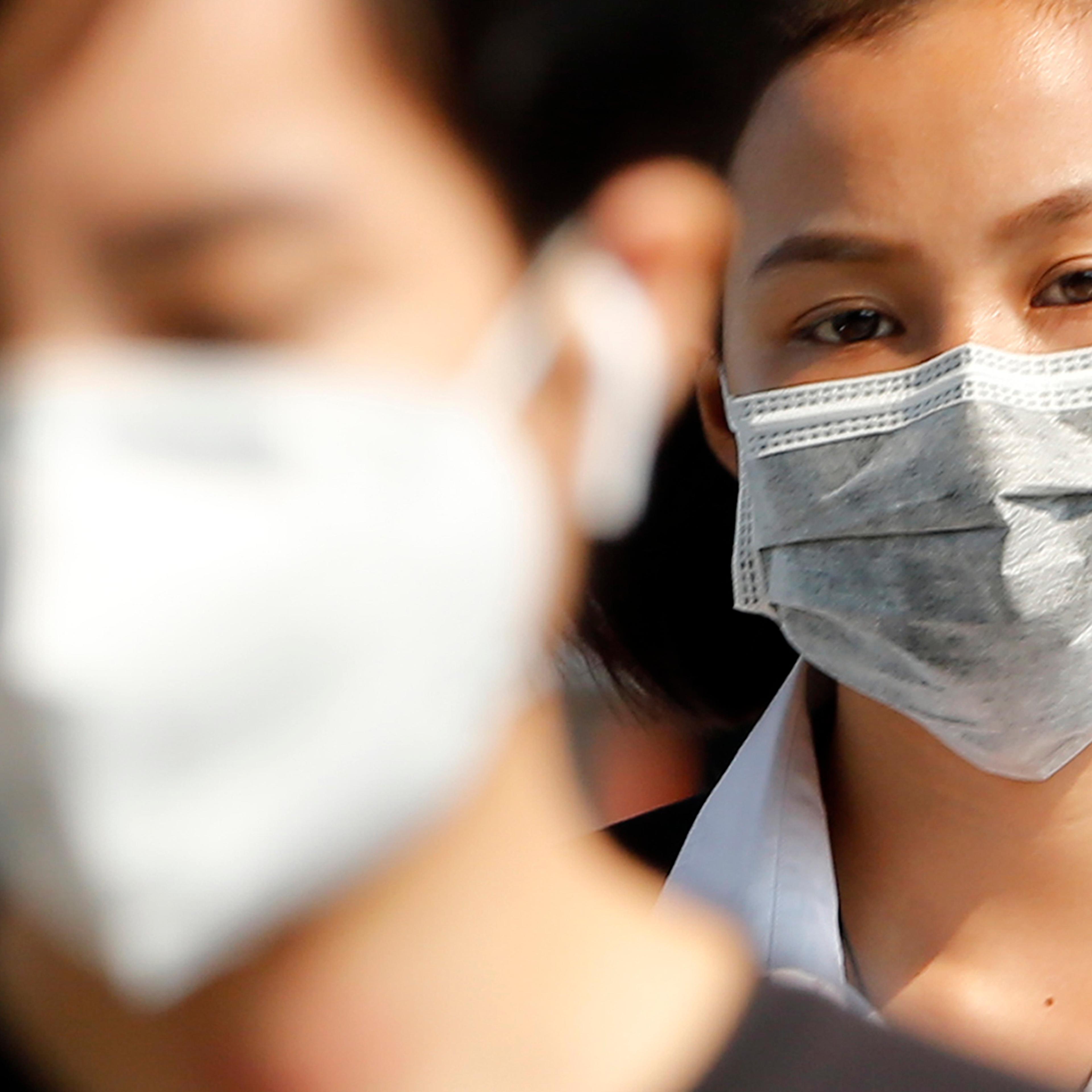 People wearing masks during a poor air quality day in