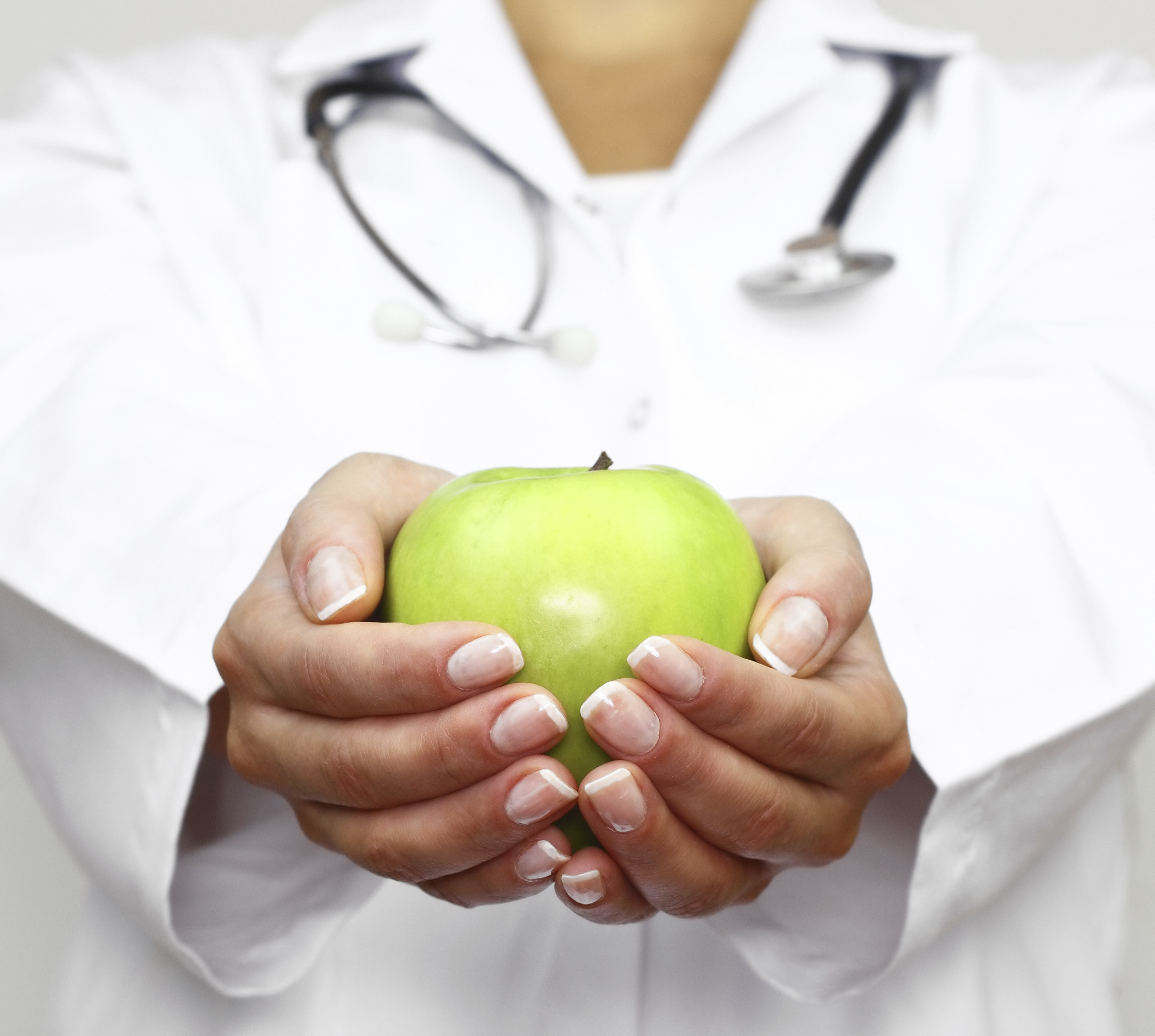 doctor-holding-green-apple