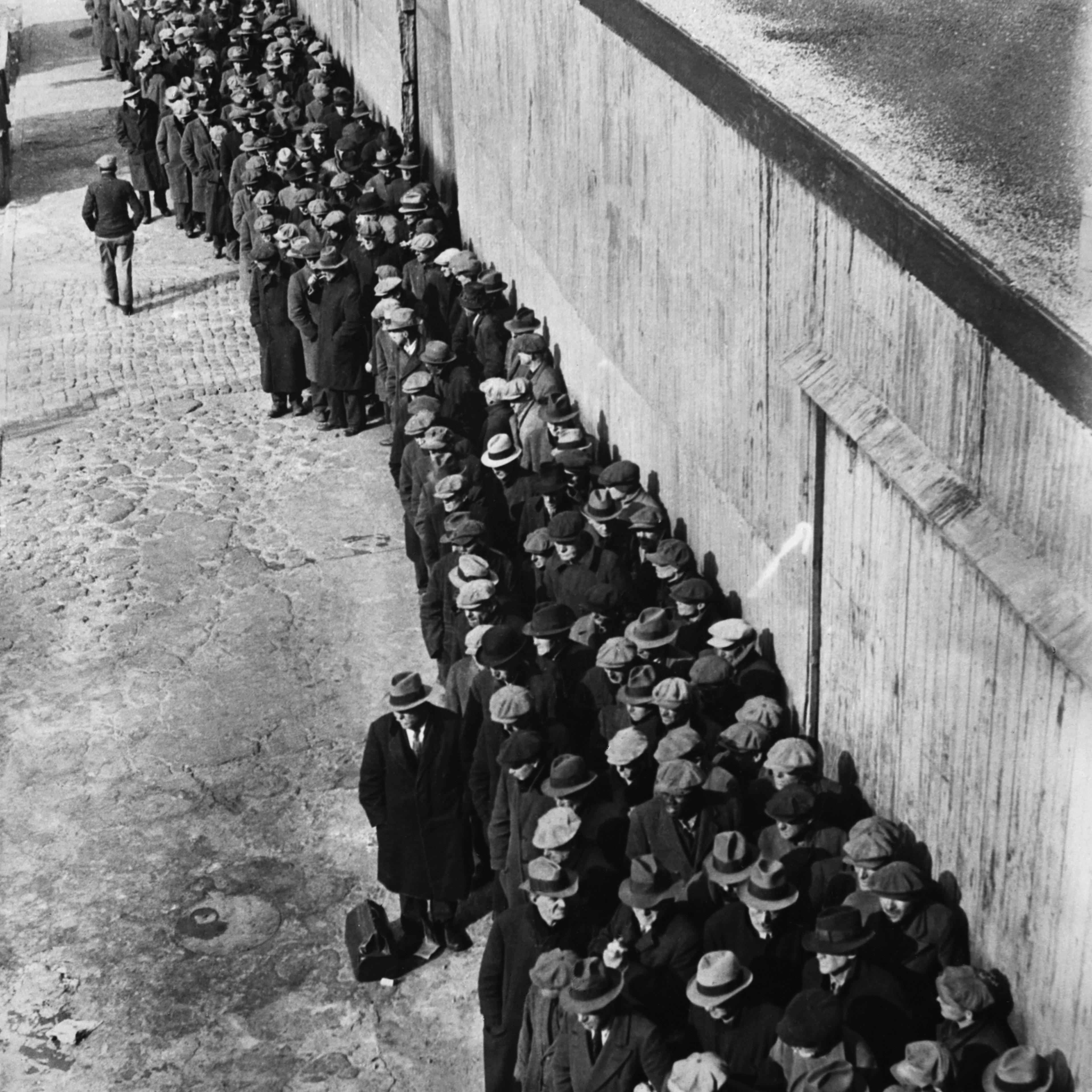 New Yorkers Queue For Food