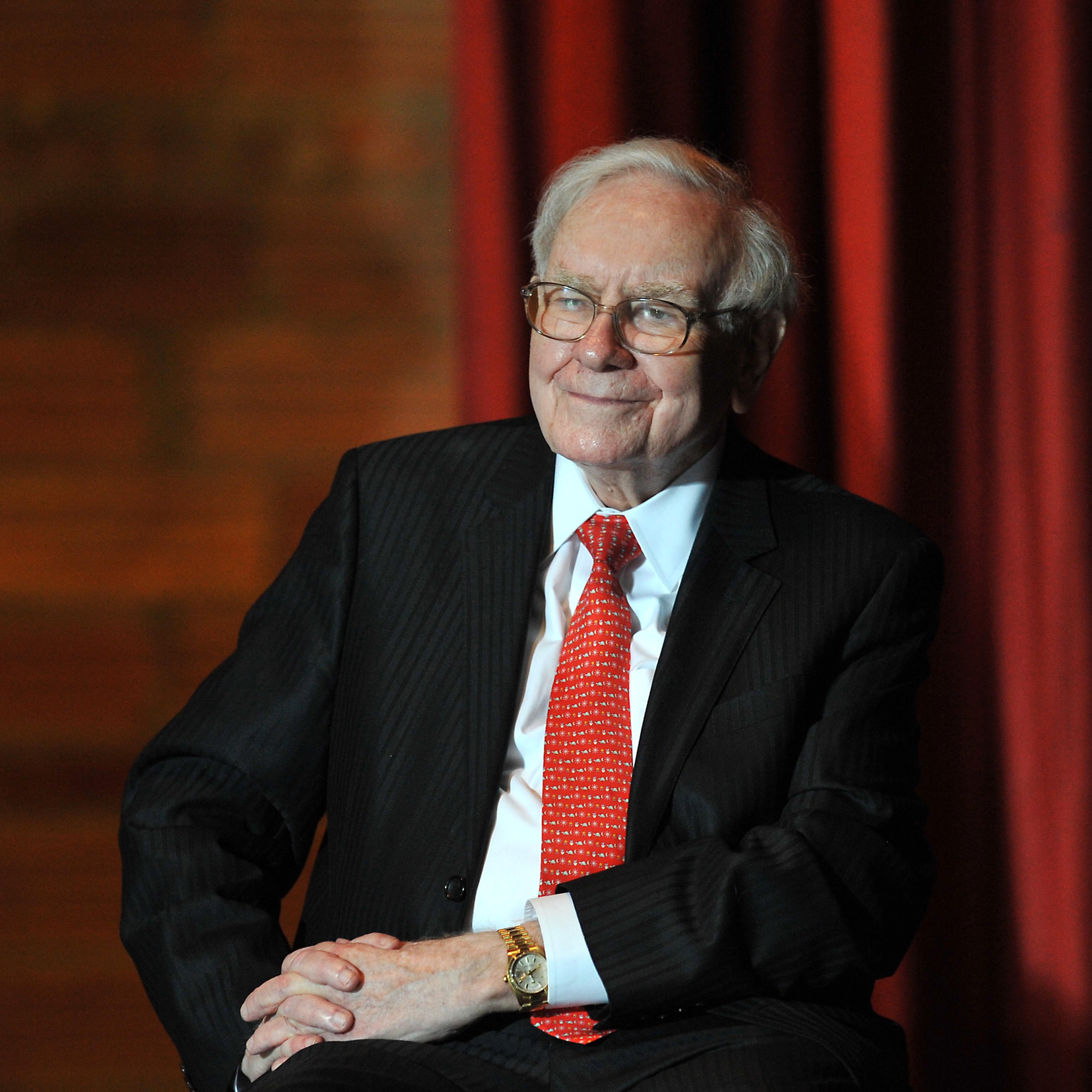 Billionaire Businessman Warren Buffett listens to Democratic Presidential Candidate Hillary Rodham Clinton at a Town Hall rally at Sokol Auditorium December 16, 2015 in Omaha, Nebraska.