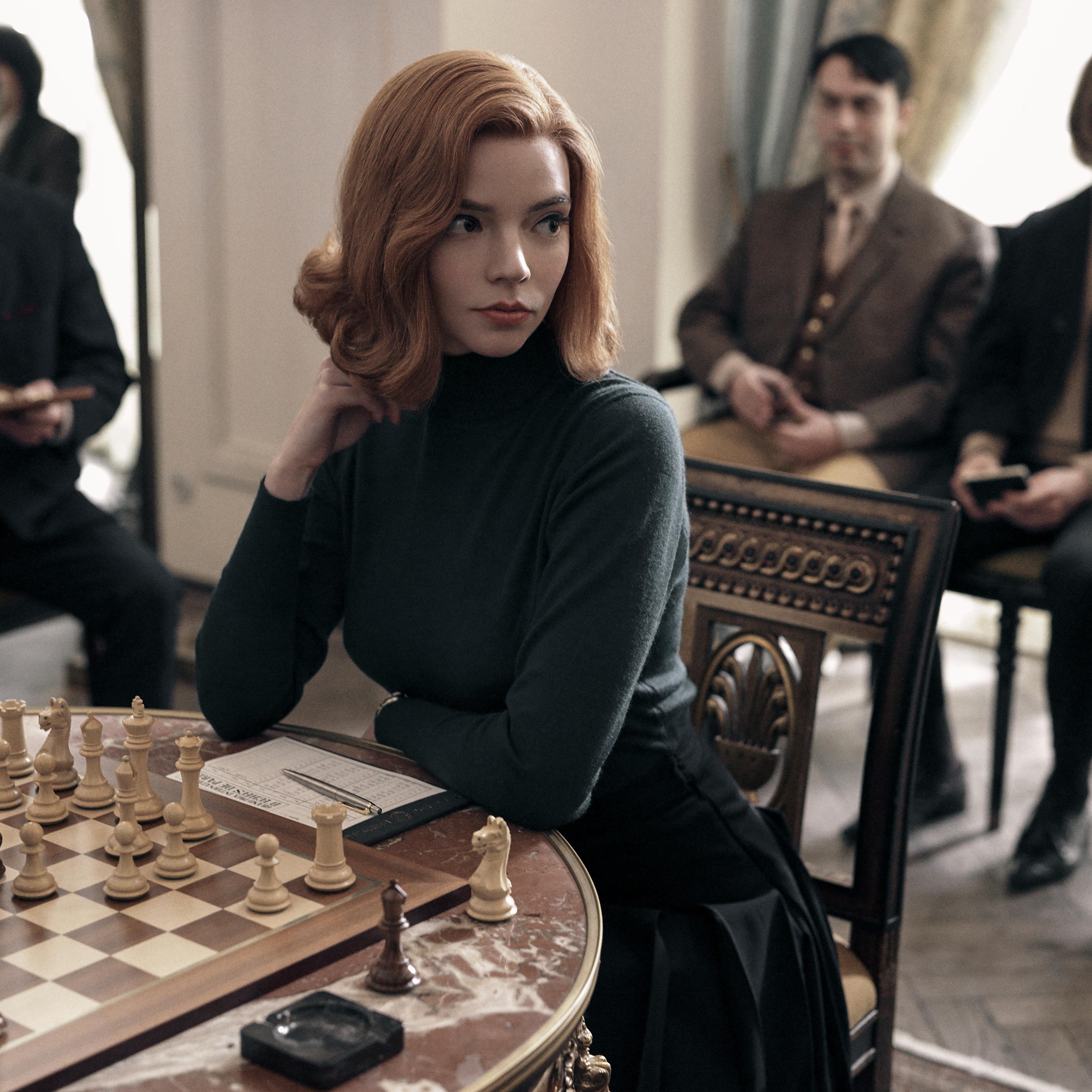 THE QUEEN'S GAMBIT (L to R) ANYA TAYLOR as BETH HARMON in THE QUEEN'S GAMBIT. Cr. CHARLIE GRAY/NETFLIX © 2020