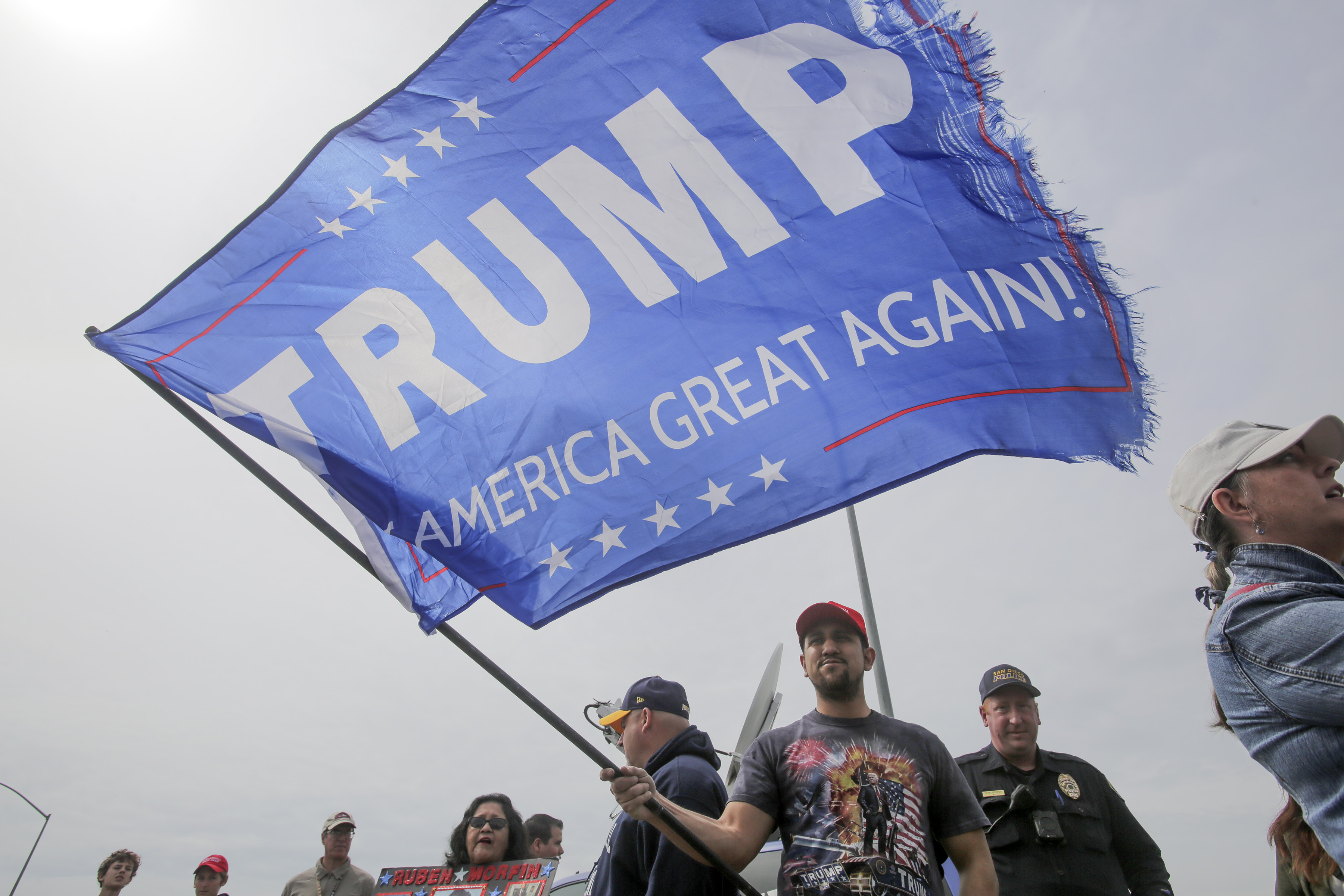 TOPSHOT-US-POLITICS-TRUMP-BORDER