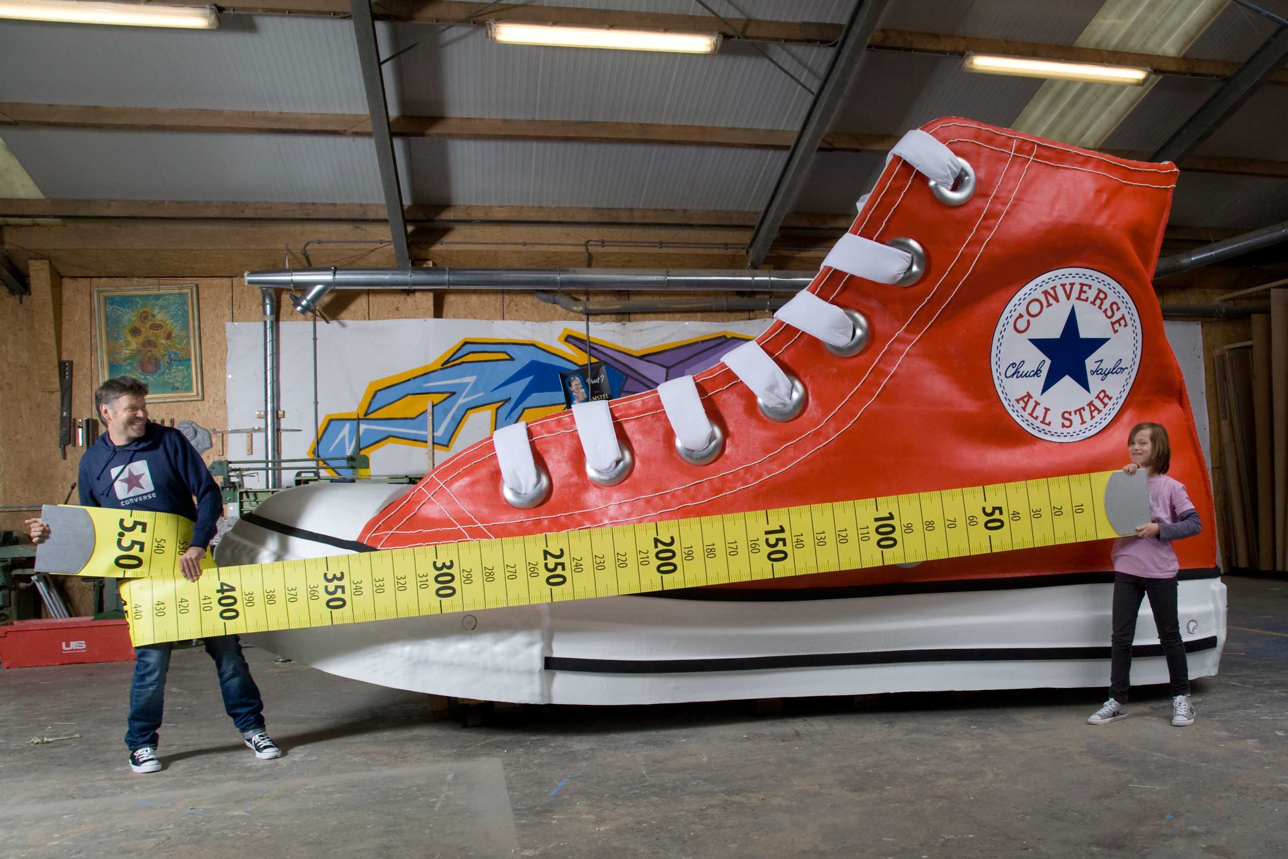 Largest ShoeAttempt Text The largest shoe measures 5.50 m (18 ft 0.53 in) x 2.11 m (6 ft 11.07 in) and is 2.90 m (9 ft 6.17 in) high and was unveiled by the Nationaal Fonds Kinderhulp (Netherlands) in Amsterdam, the Netherlands, on 17 November 2010, in c