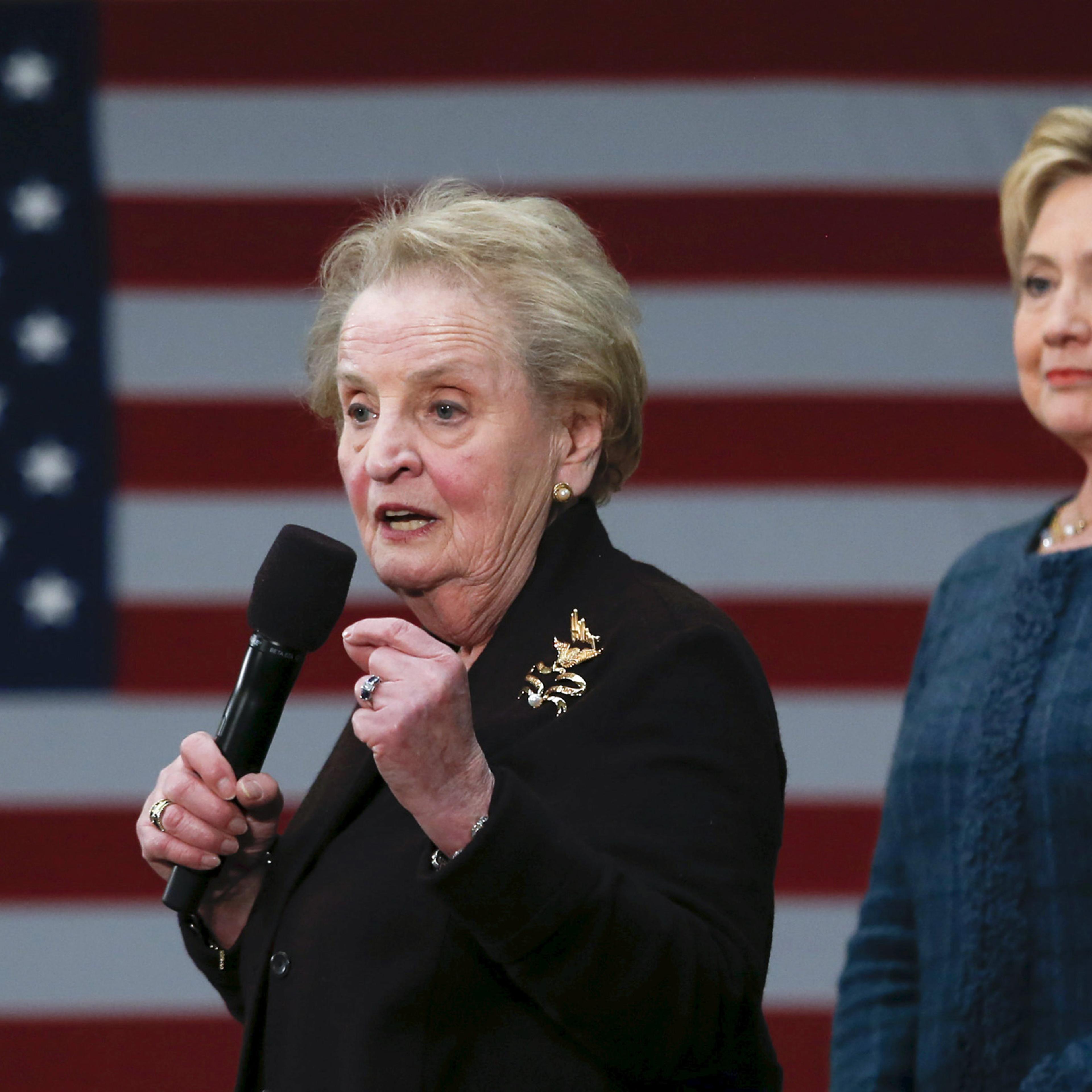 Former U.S. Secretary of State Madeleine Albright (L) introduces Democratic U.S. presidential candidate Hillary Clinton during a campaign stop at Rundlett Middle School in Concord, New Hampshire February 6, 2016. REUTERS/Adrees Latif - RTX25SCX