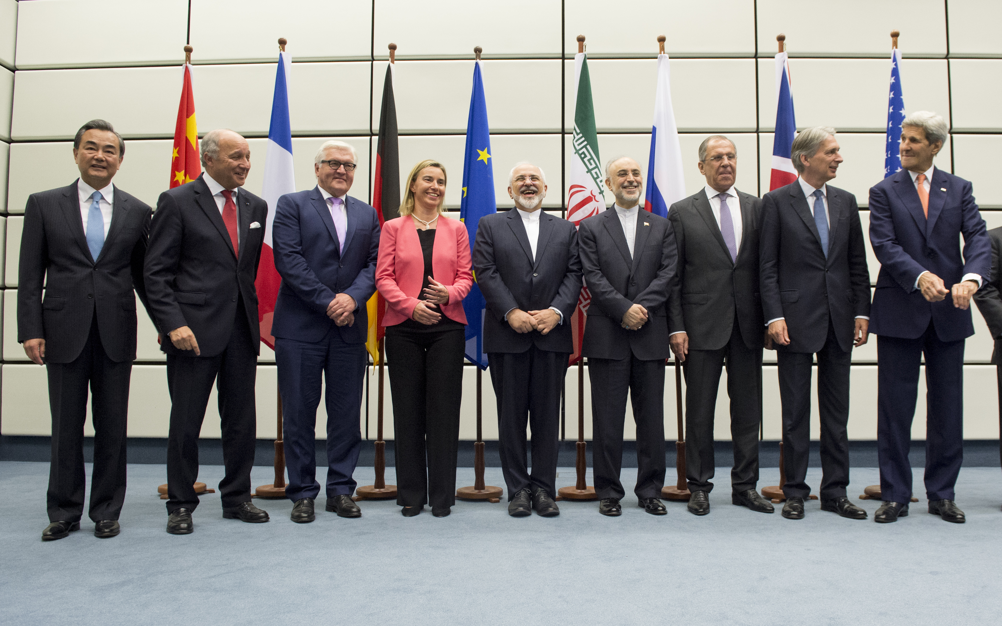 (L-R) Chinese Foreign Minister Wang Yi, French Foreign Minister Laurent Fabius, German Foreign Minister Frank-Walter Steinmeier, European Union High Representative Federica Mogherini, Iranian Foreign Minister Mohammad Javad Zarif, Head of the Iranian Ato