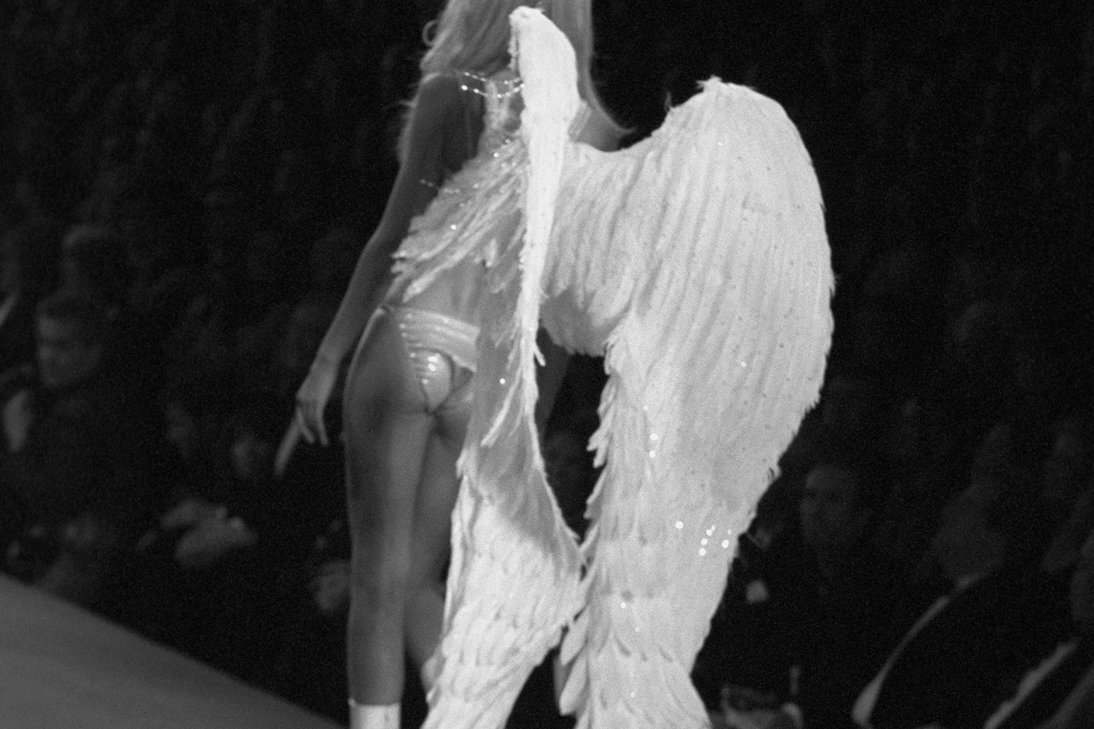 Supermodel and Victoria’s Secret Angel Heidi Klum walks the brand’s renowned fashion show in Cannes, France, in 2000