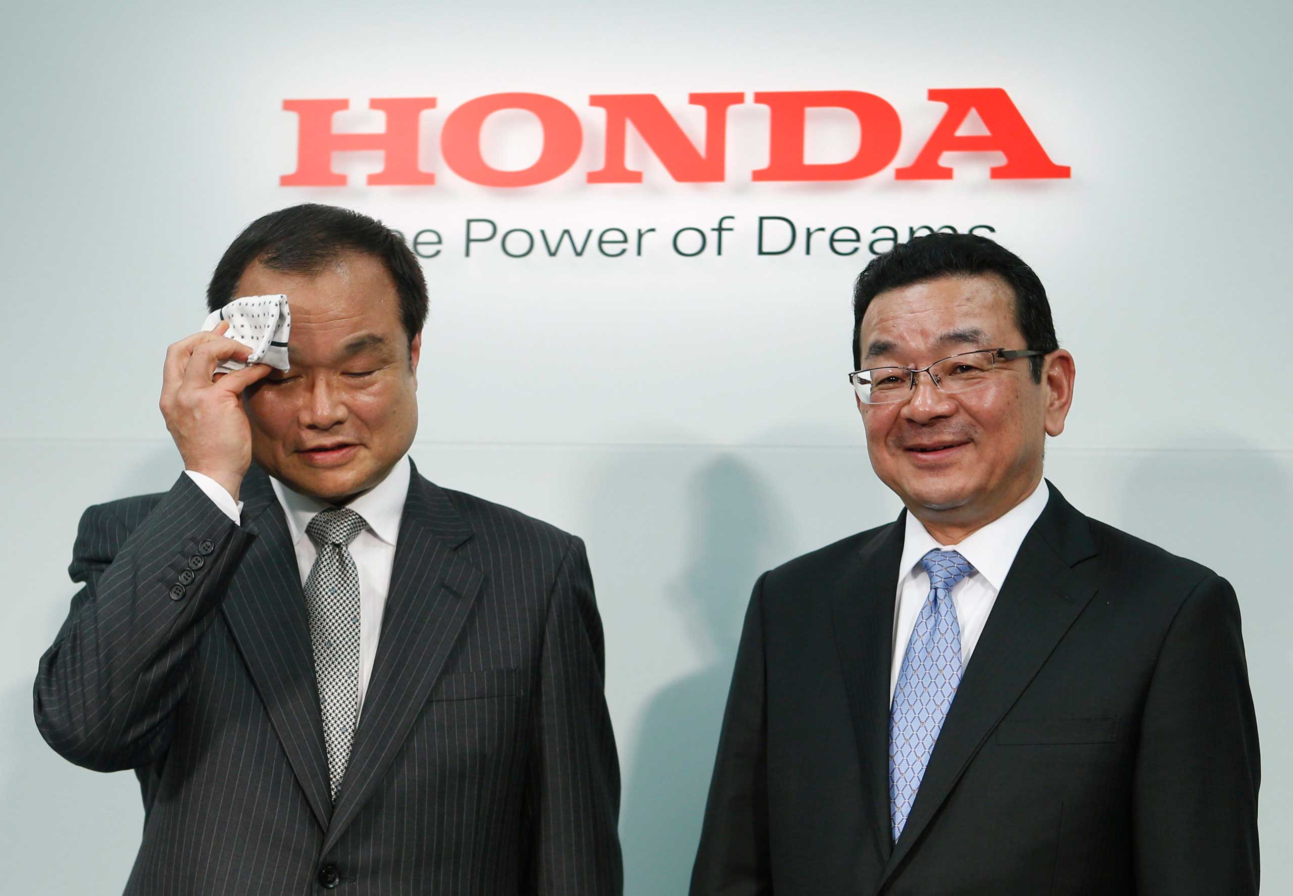 Honda Motor Co's incoming President and Chief Executive Officer Takahiro Hachigo and outgoing President and CEO Takanobu Ito attend a news conference at the company's headquarters in Tokyo, Feb. 23, 2015.