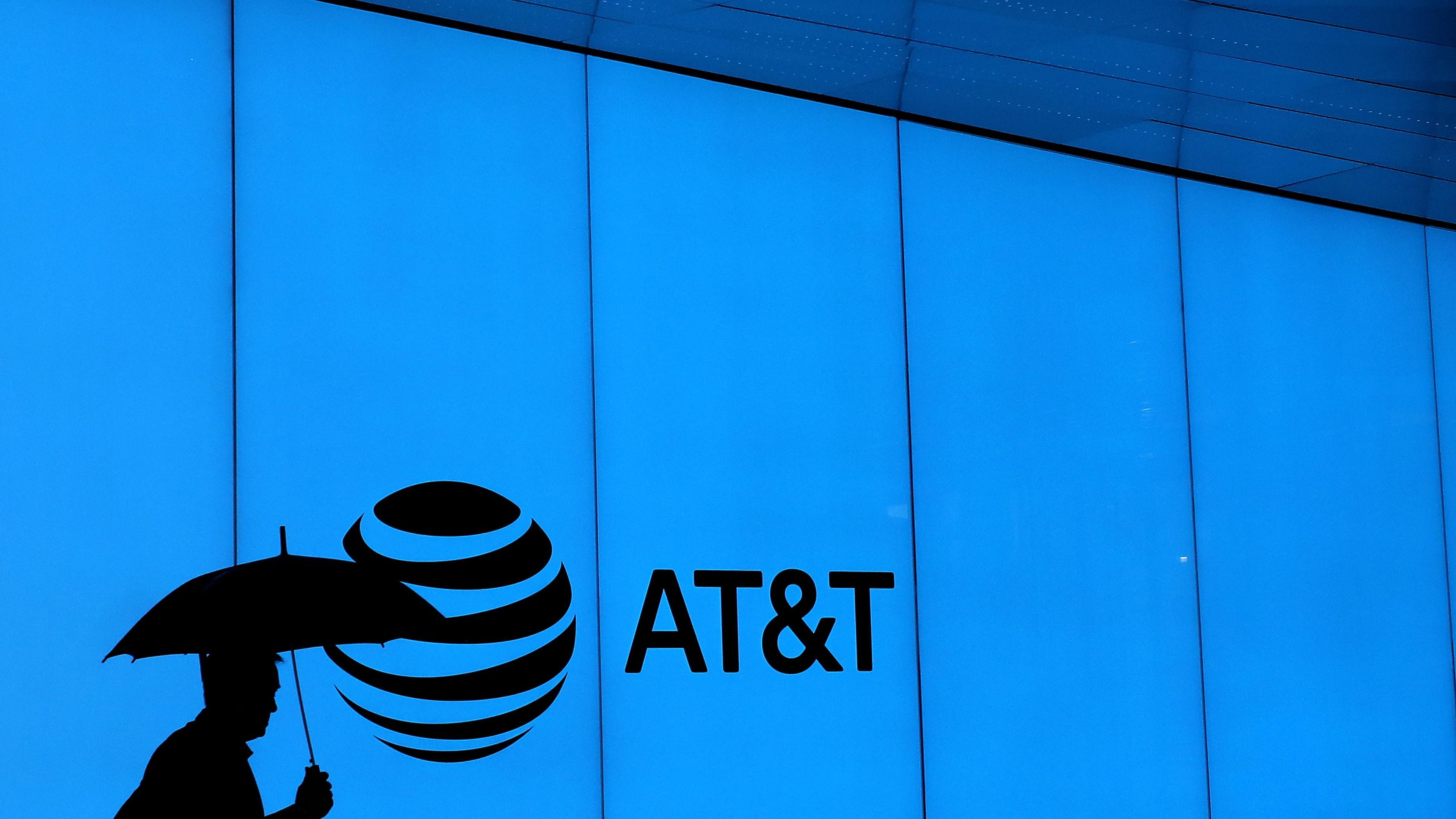 AT&T, Verizon, T-Mobile Outages Hit Customers Nationwide