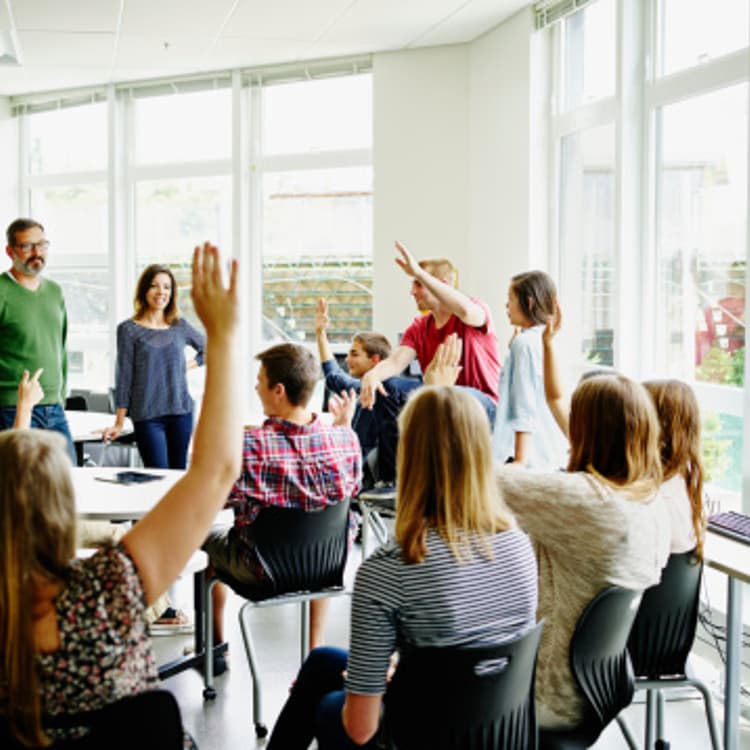 classroom-students-discussion