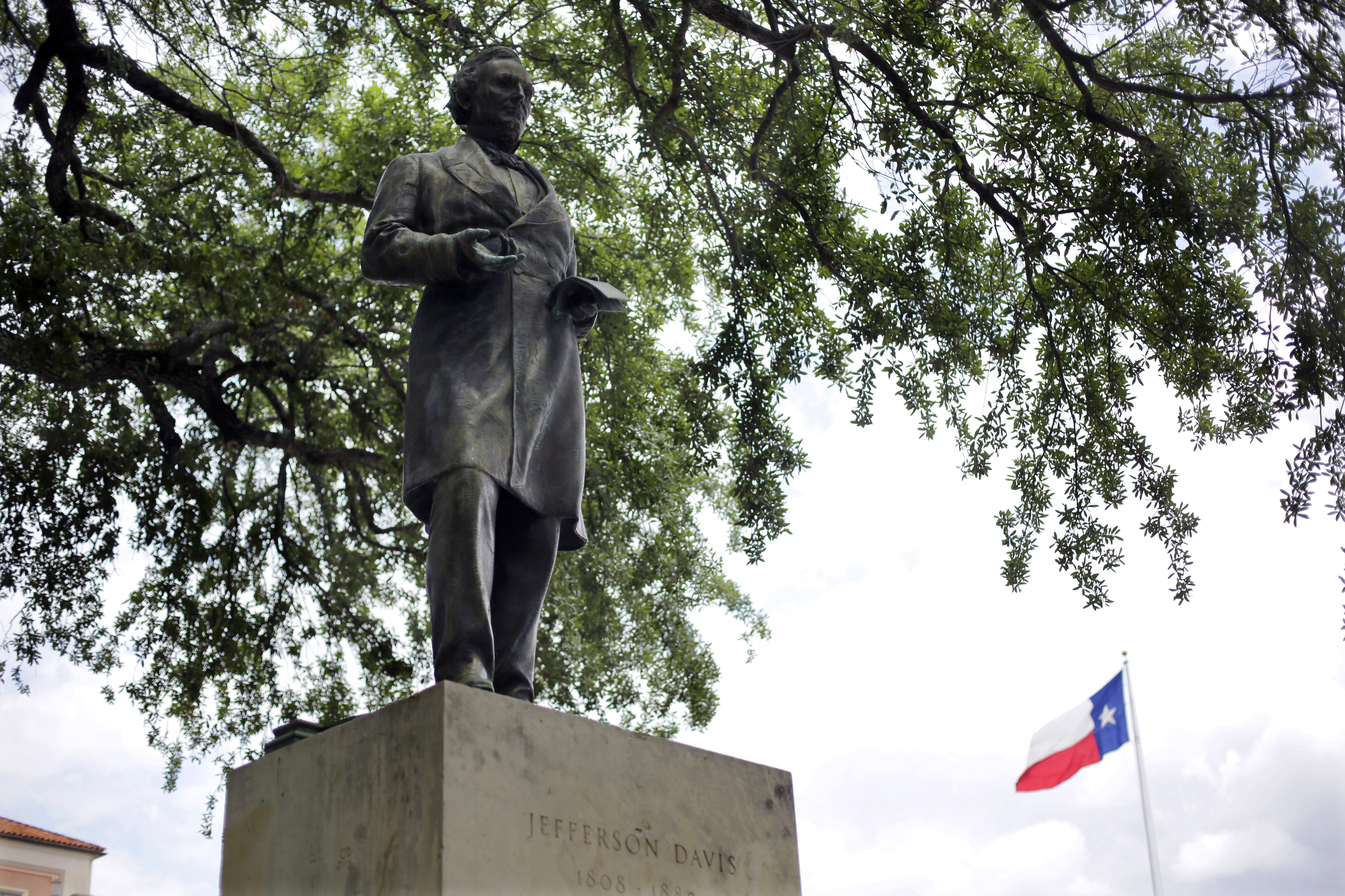 Confederate Symbols jefferson Davis Statue