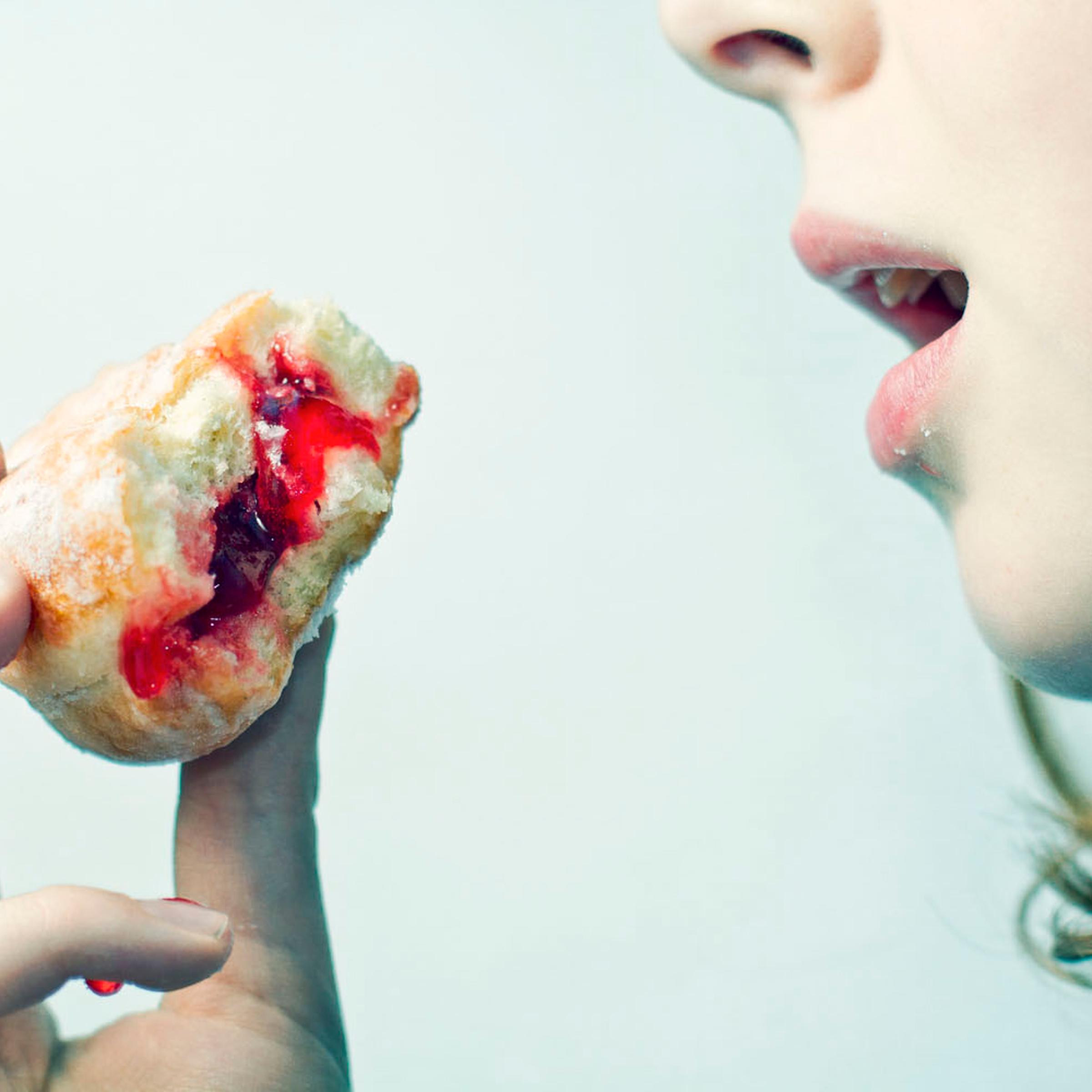 A new study finds that women with an insecure attachment to their mothers are likelier to have kids with unhealthy eating habits.