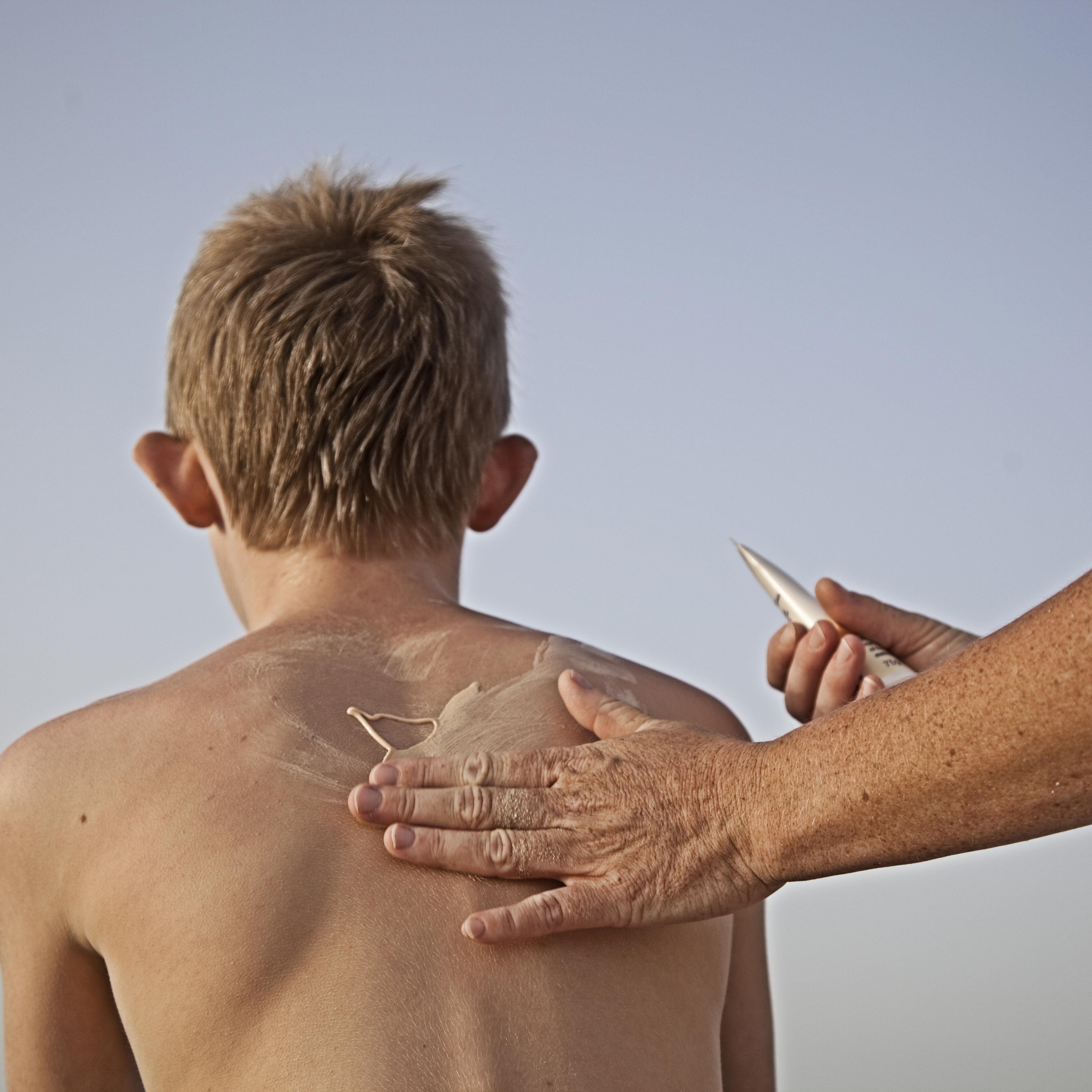 parent sunscreen son