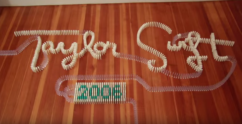 Taylor Swift dominos