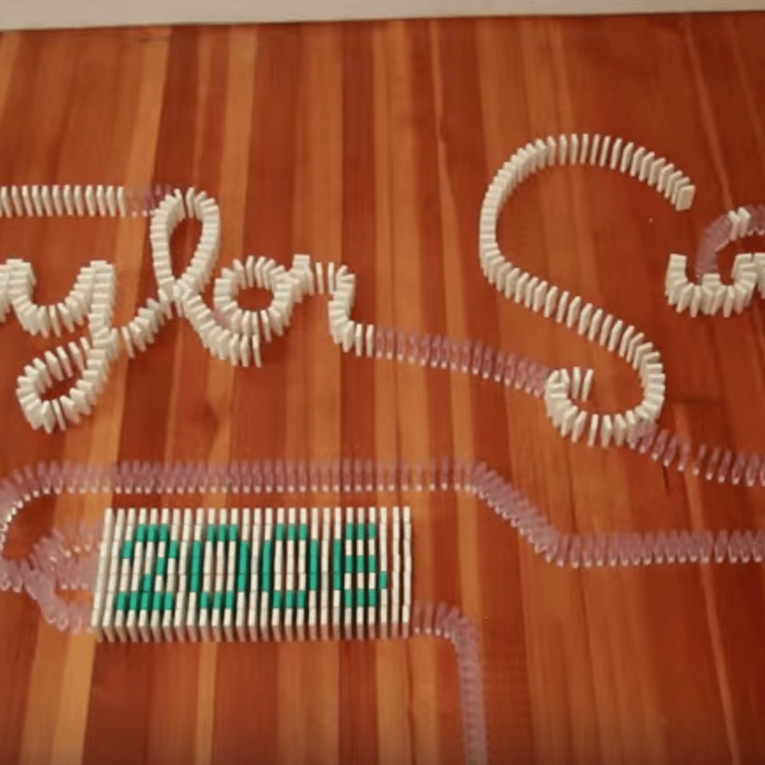 Taylor Swift dominos