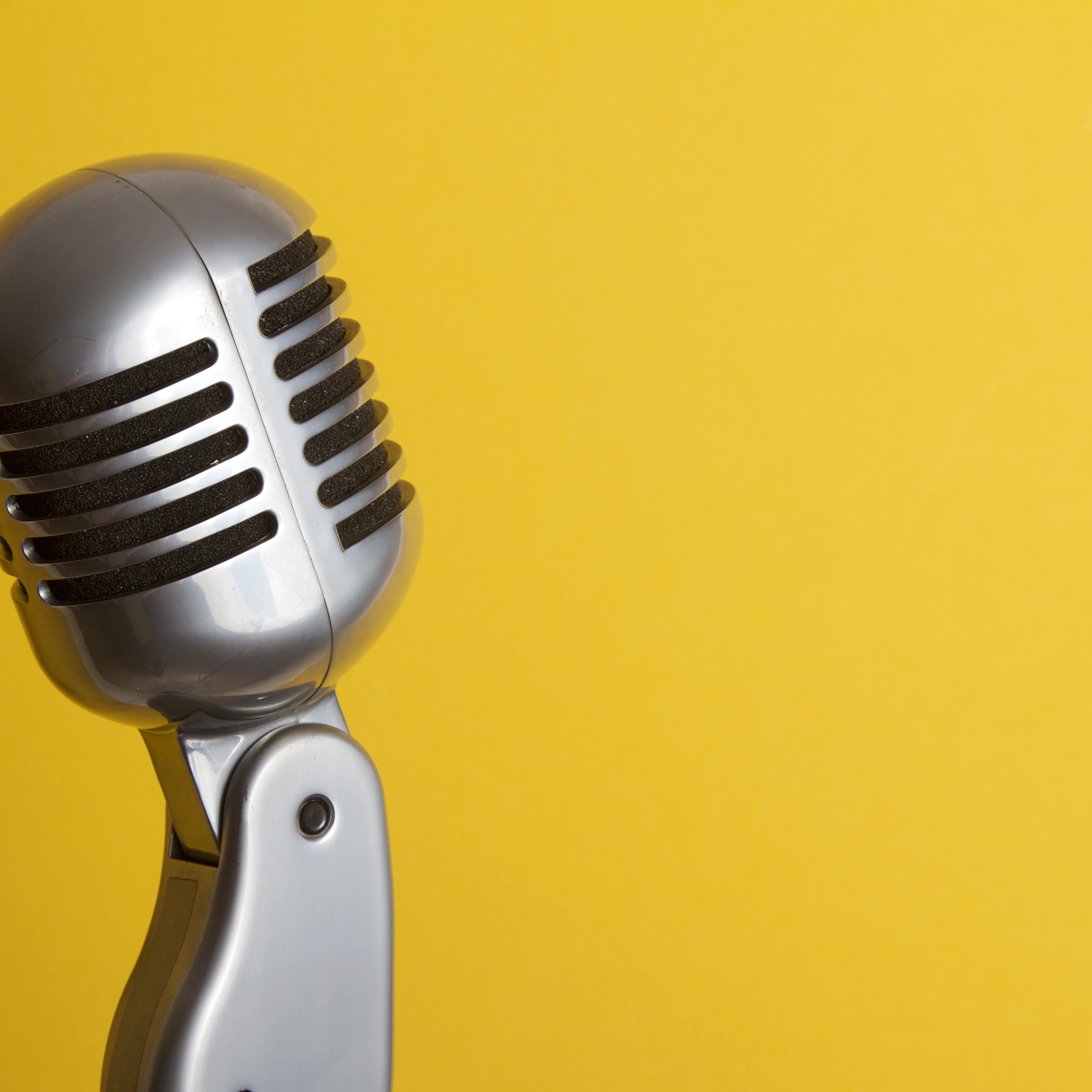 retro-microphone