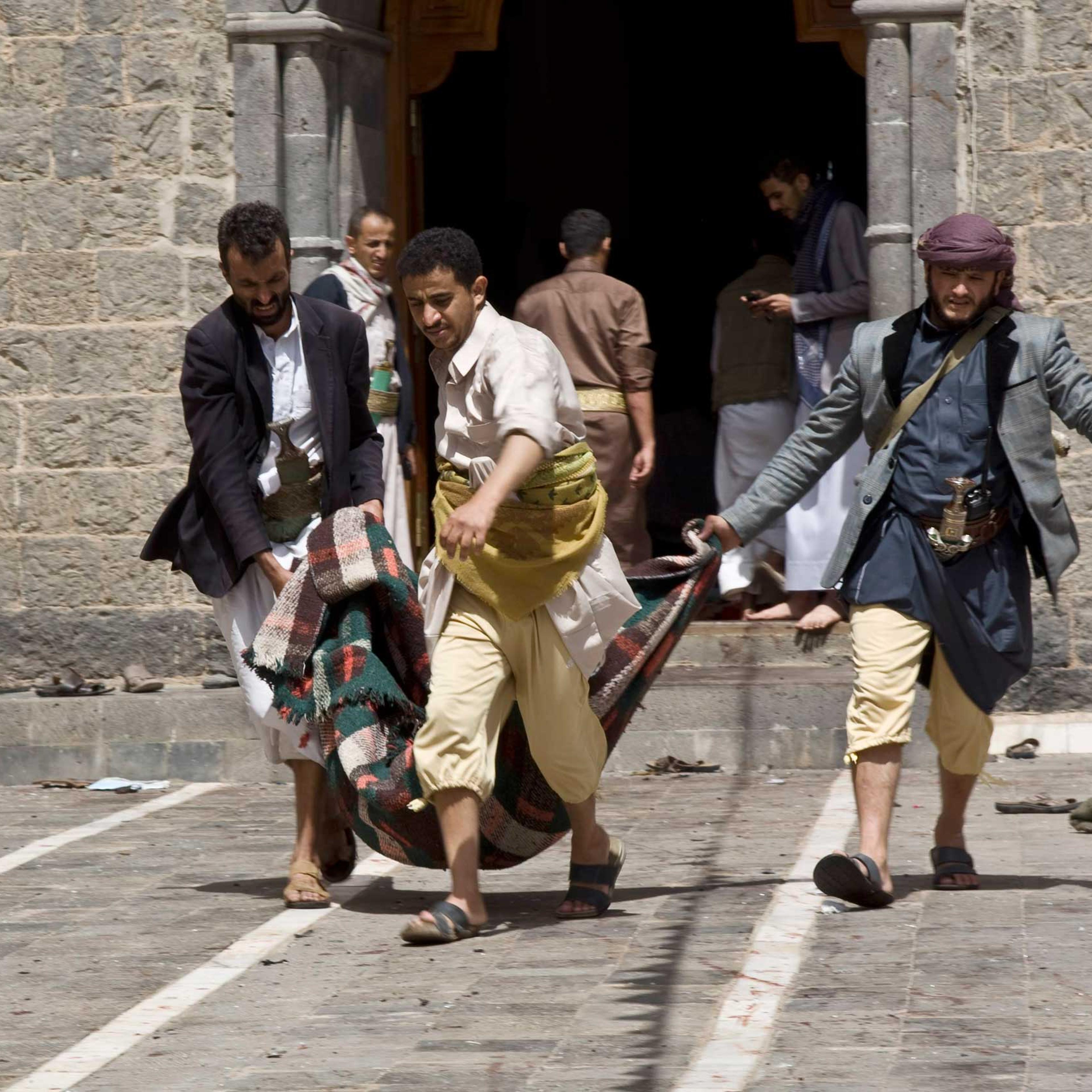 Yemenis carry a body of a man killed in a bomb attack in a mosque in Sanaa, Yemen, March 20, 2015.