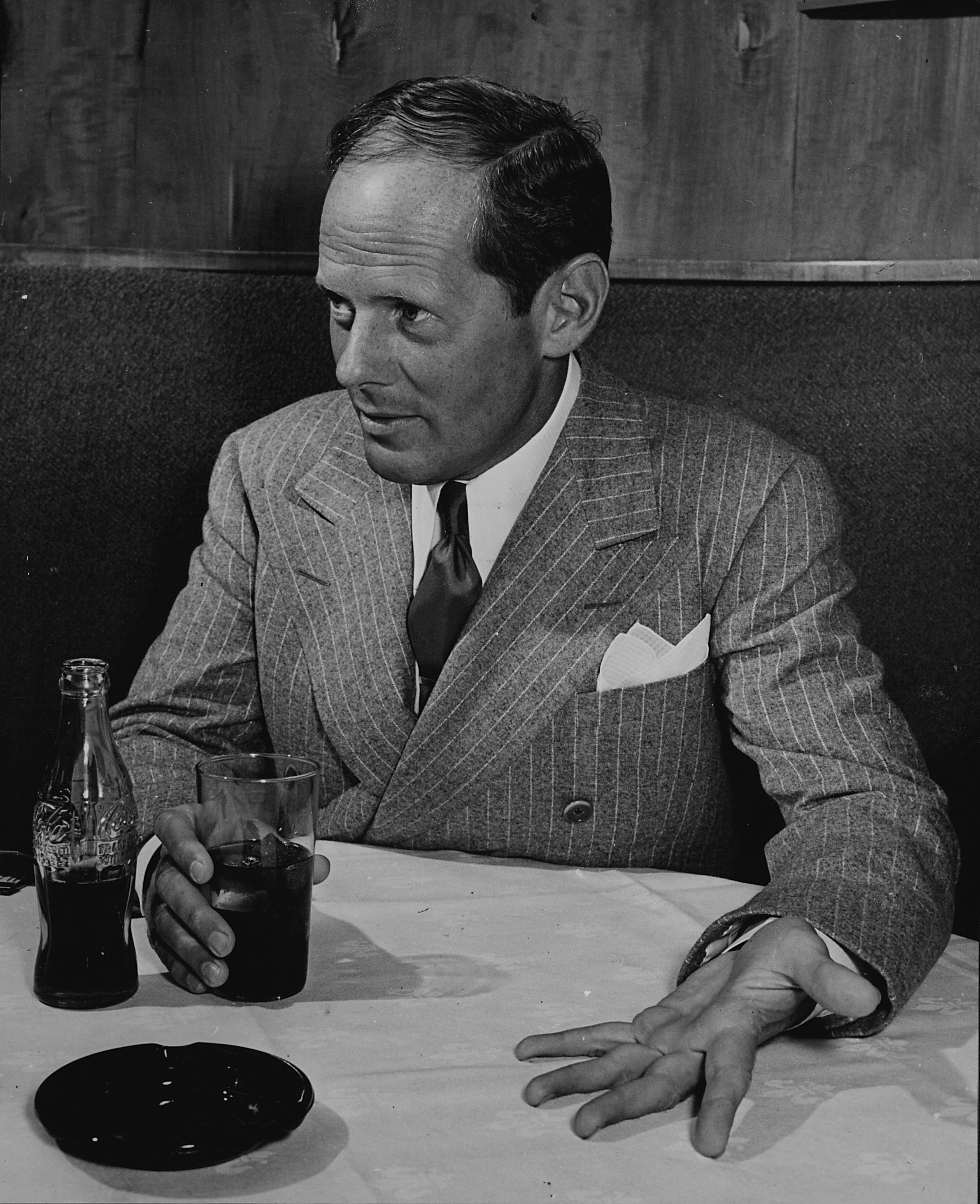 Nightclub Hand Signals: A Primer From New York's Legendary Stork Club