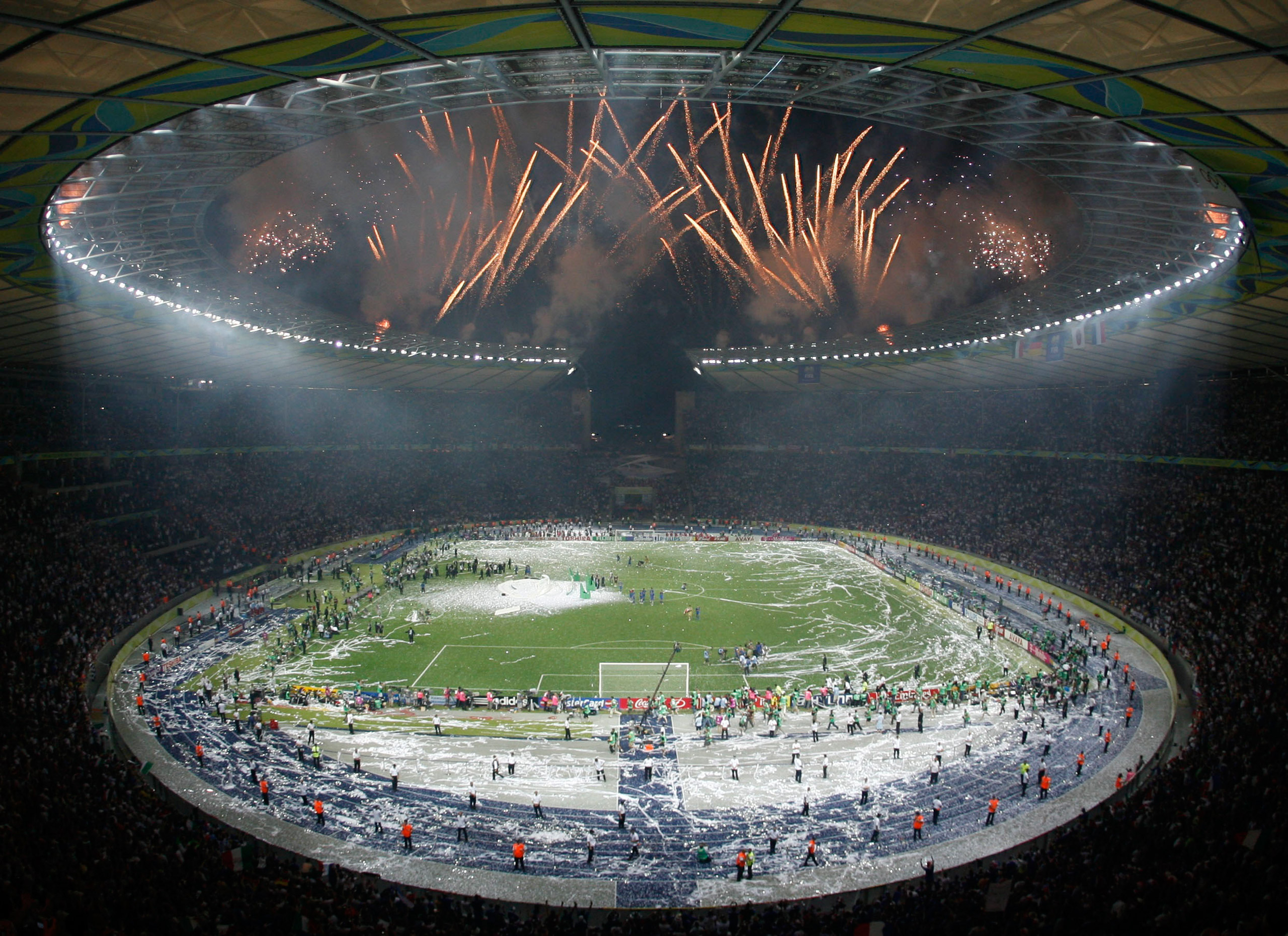 Fireworks explode above the stadium during the medal ceremony after the World Cup 2006 final soccer match between Italy and France in Berlin July 9, 2006. FIFA RESTRICTION - NO MOBILE USE REUTERS/Wolfgang Rattay (GERMANY) - RTR1FCO6