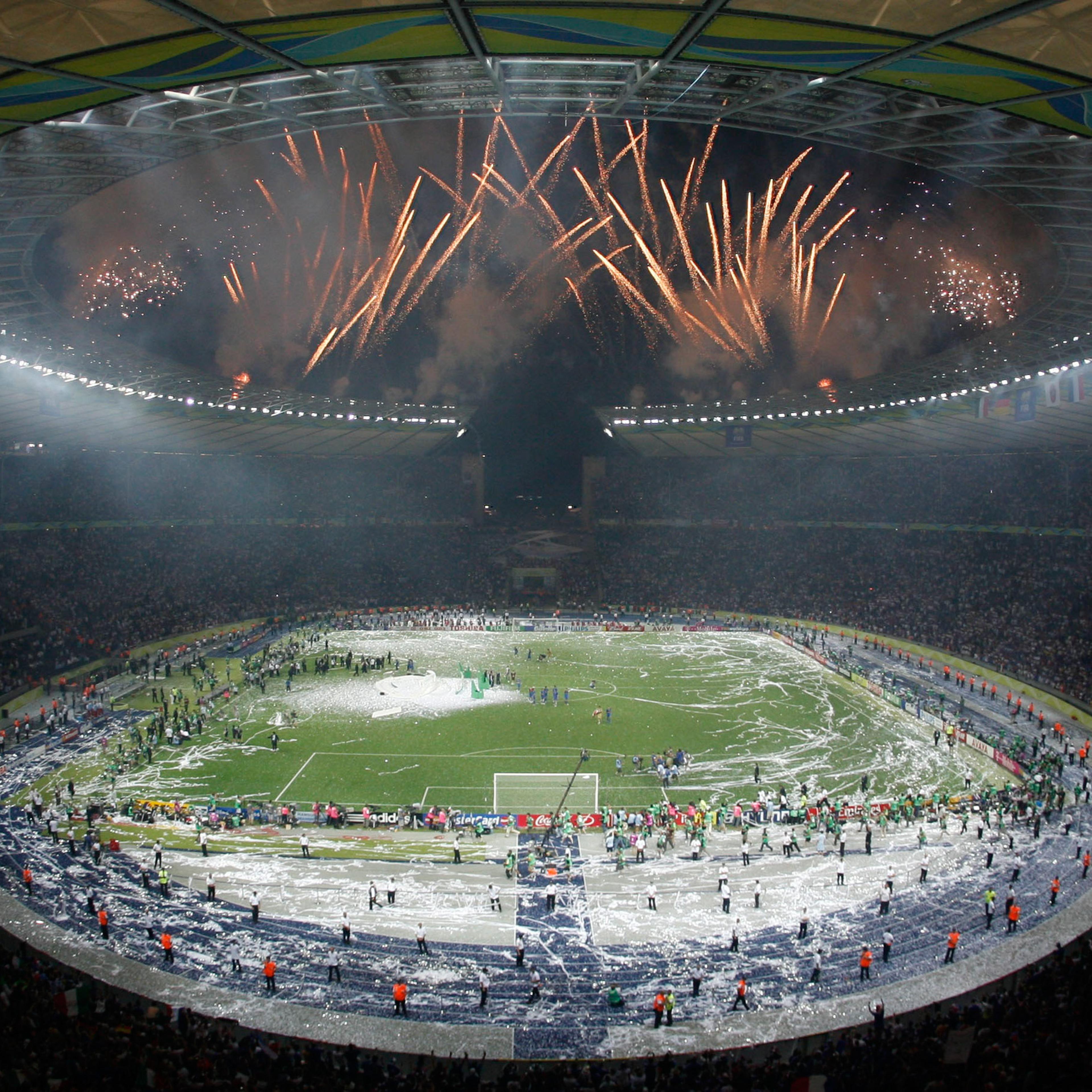 Fireworks explode above the stadium during the medal ceremony after the World Cup 2006 final soccer match between Italy and France in Berlin July 9, 2006. FIFA RESTRICTION - NO MOBILE USE REUTERS/Wolfgang Rattay (GERMANY) - RTR1FCO6