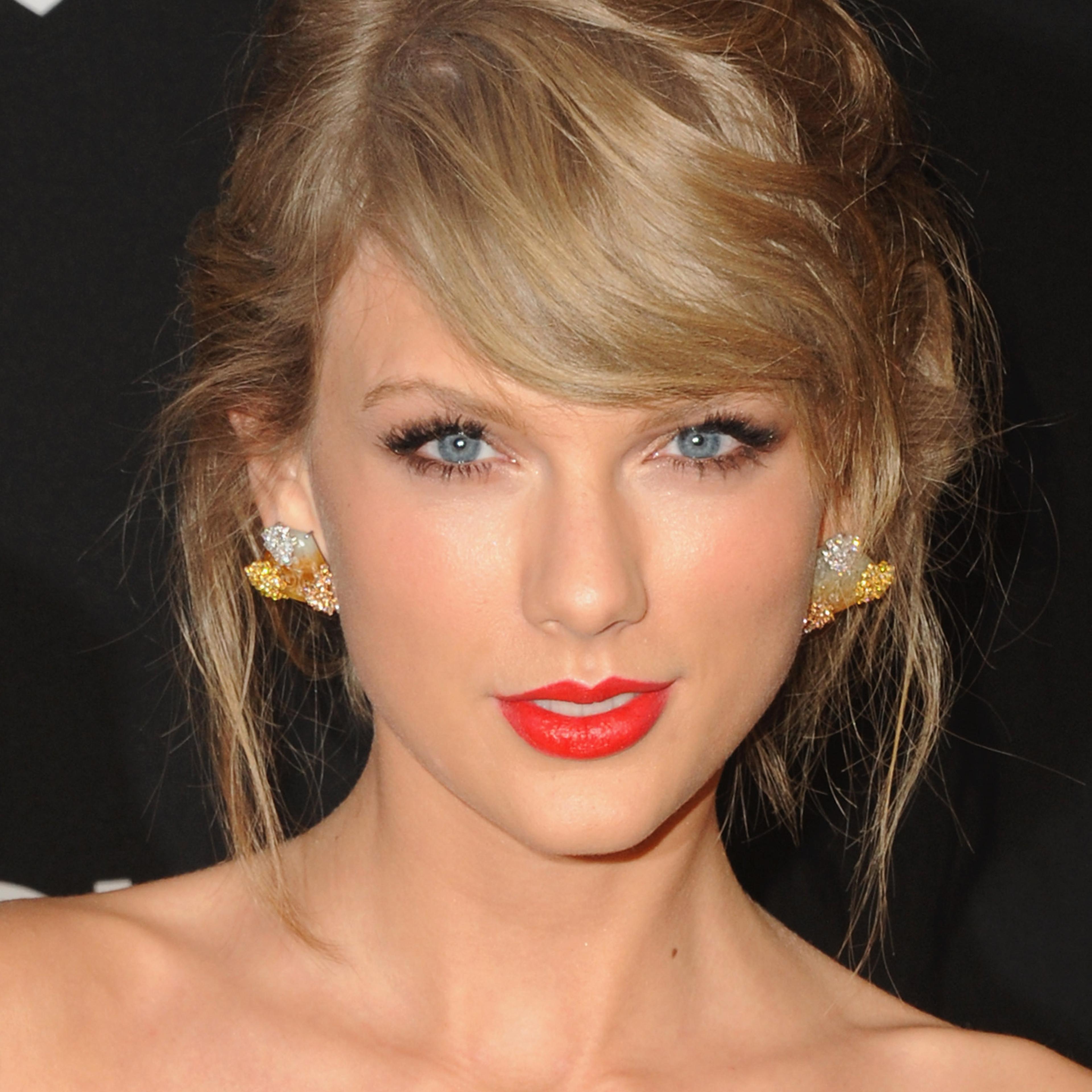 Taylor Swift arrives at the 16th Annual Warner Bros. And InStyle Post-Golden Globe Party at The Beverly Hilton Hotel on Jan. 11, 2015 in Beverly Hills, Calif.