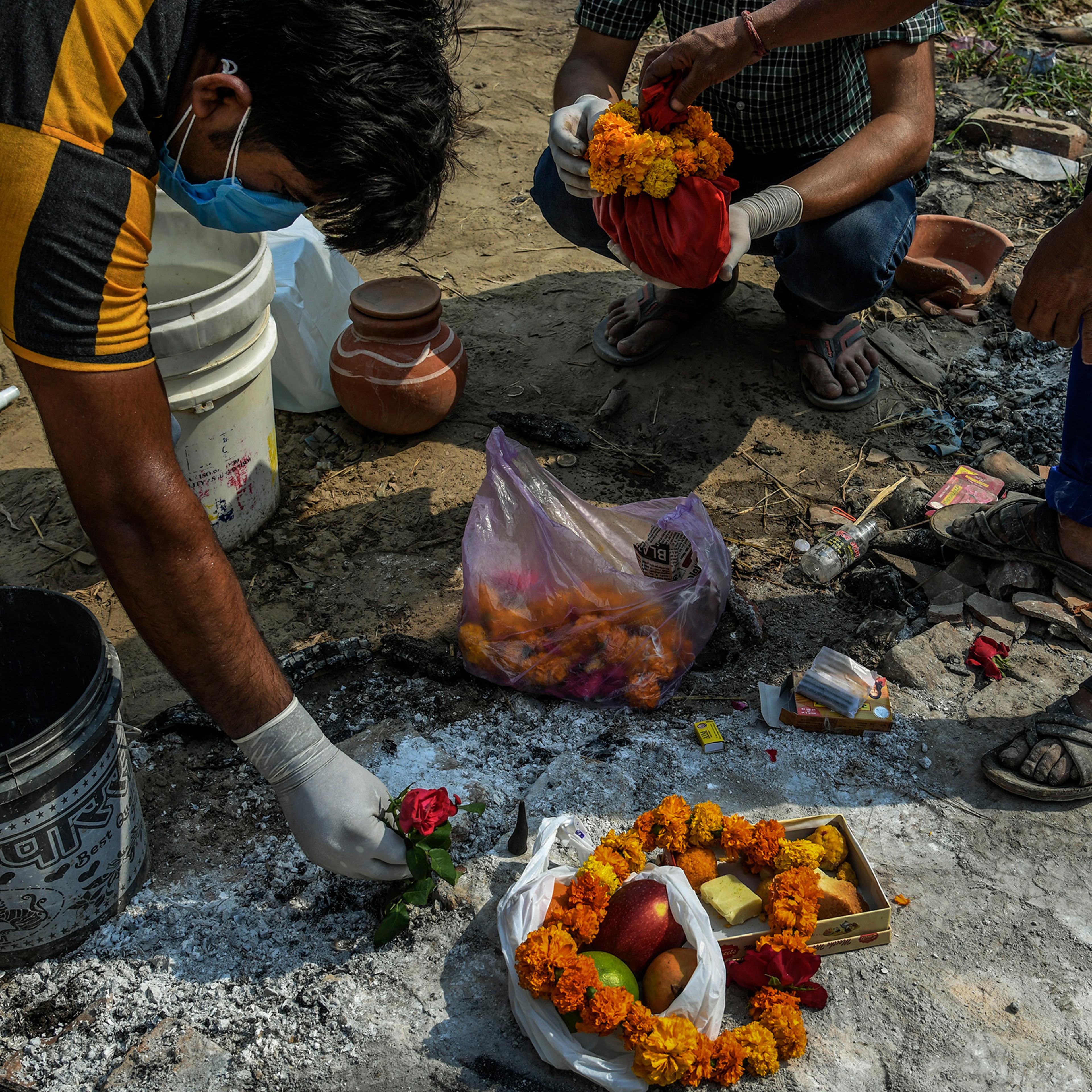At a New Delhi cremation ground, the funereal fires cool off only briefly late at night