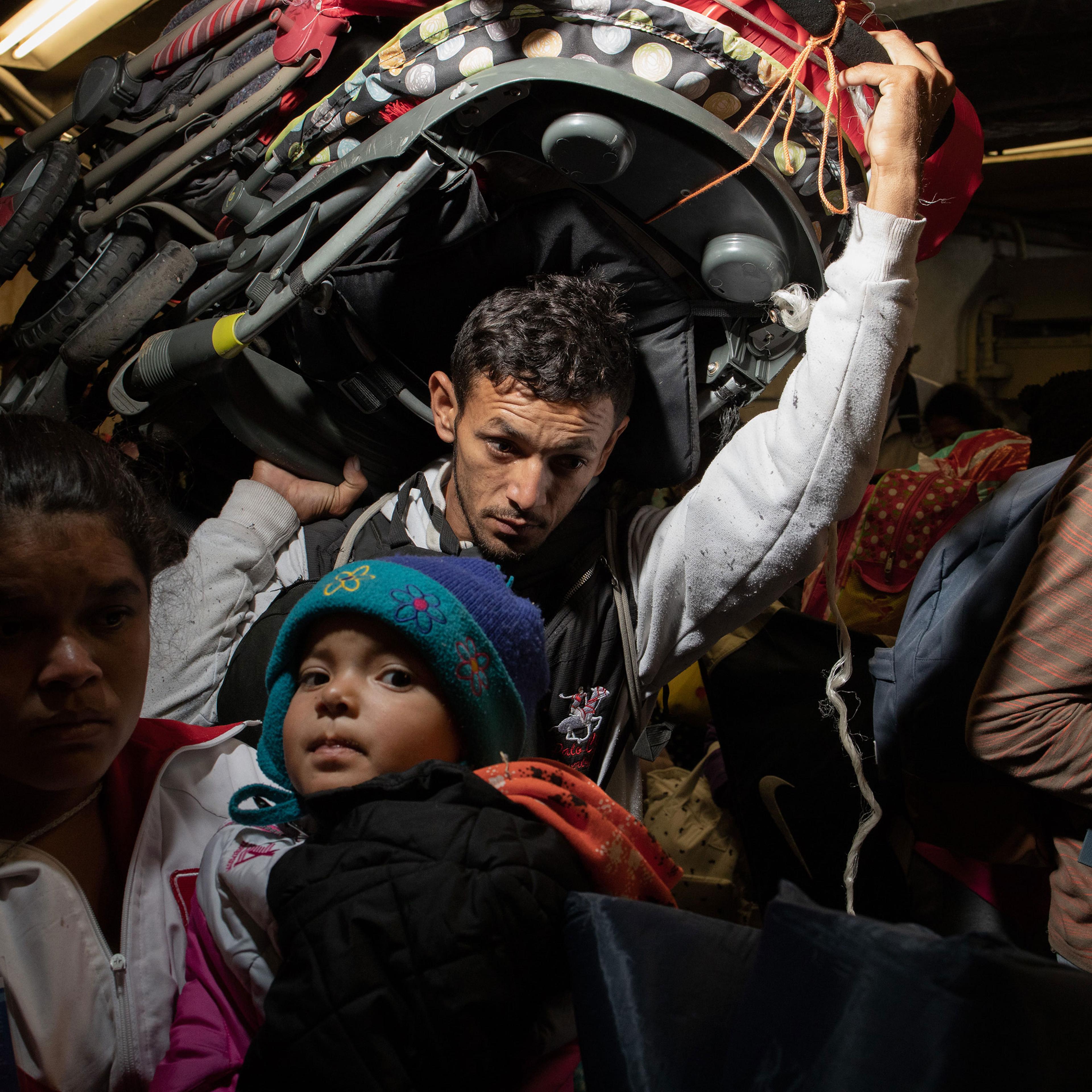A group of migrants, among the thousands who rested in Mexico City, began to leave for their journey north on Nov. 10, 2018.