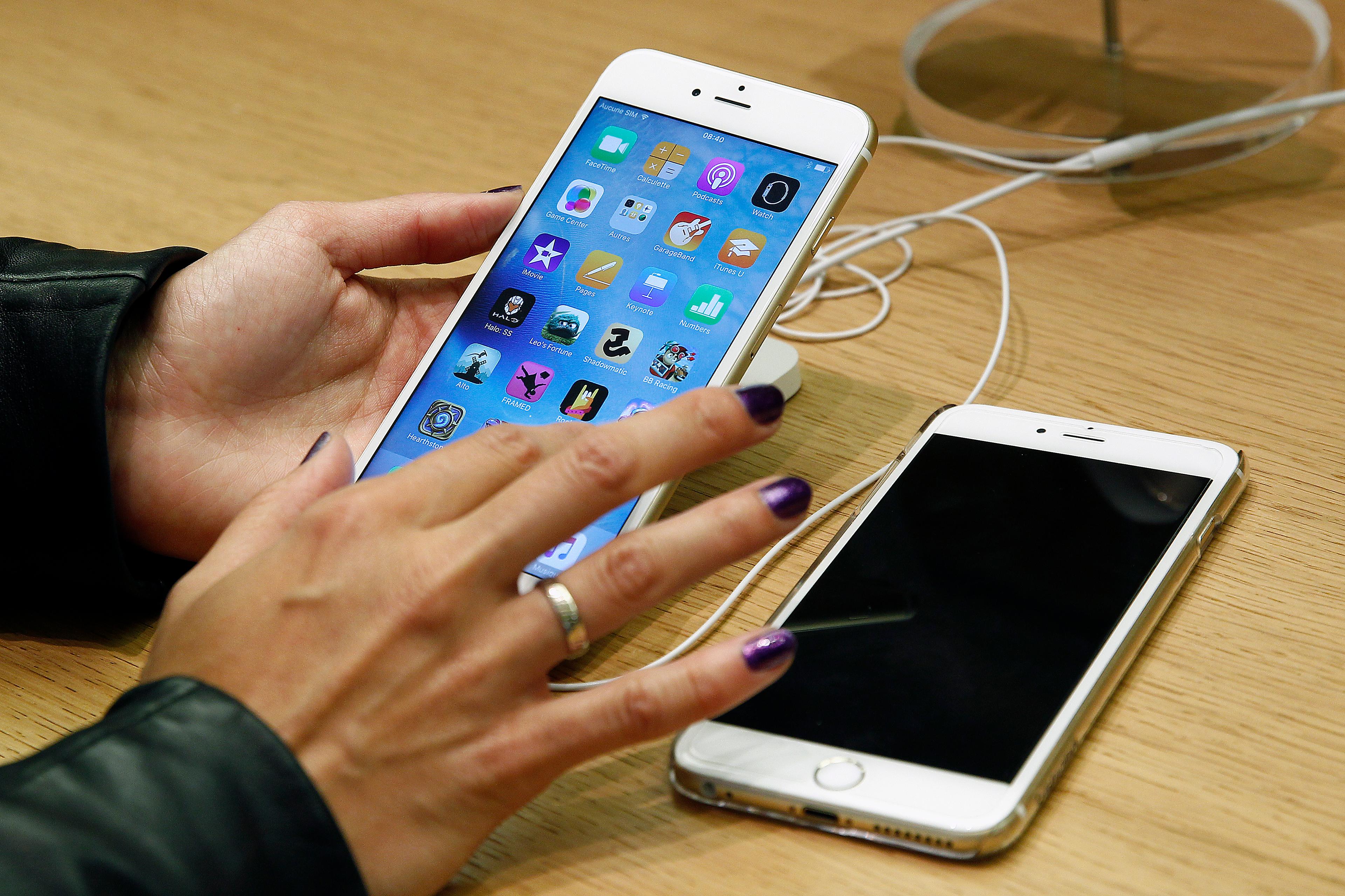 Apple's I Phone 6S : Launch at Apple Opera Store In Paris